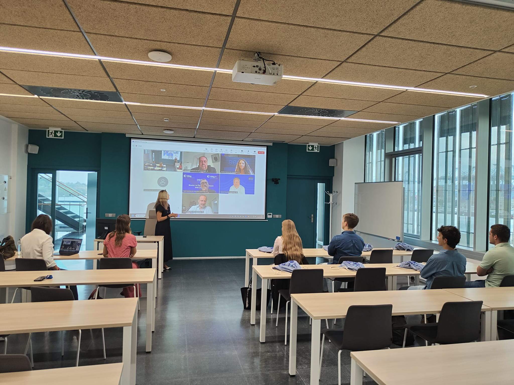 Jornada de bienvenida al alumnado del Máster Conjunto en Gestión y Logística Portuaria impartido en la Universidad de Cádiz en Algeciras - UNIVERSIDAD DE CÁDIZ
