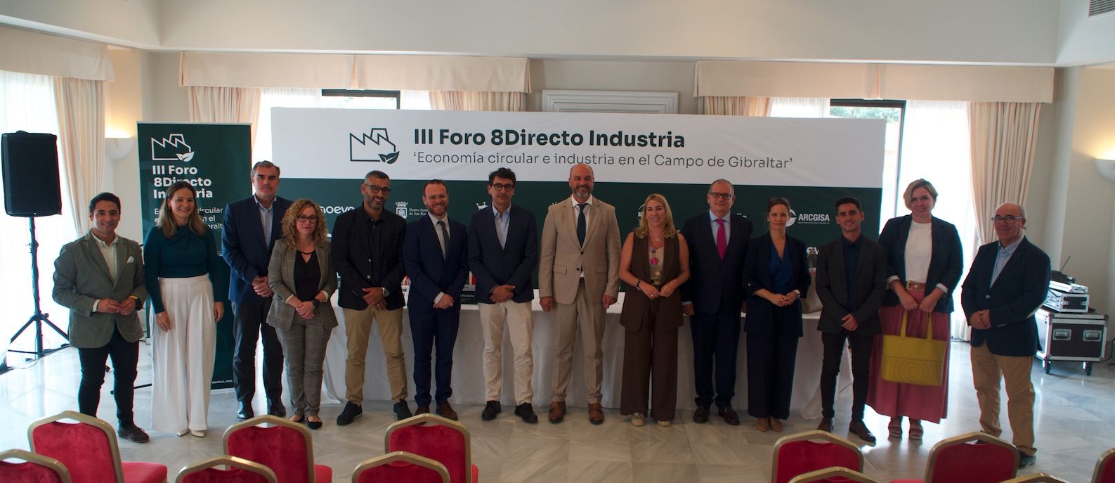 Representantes empresariales e institucionales, en el Foro 8Directo Industria. El III Foro 8Directo Industria analiza los retos de la economía circular en el Campo de Gibraltar. Foto: J.M. Galindo. 