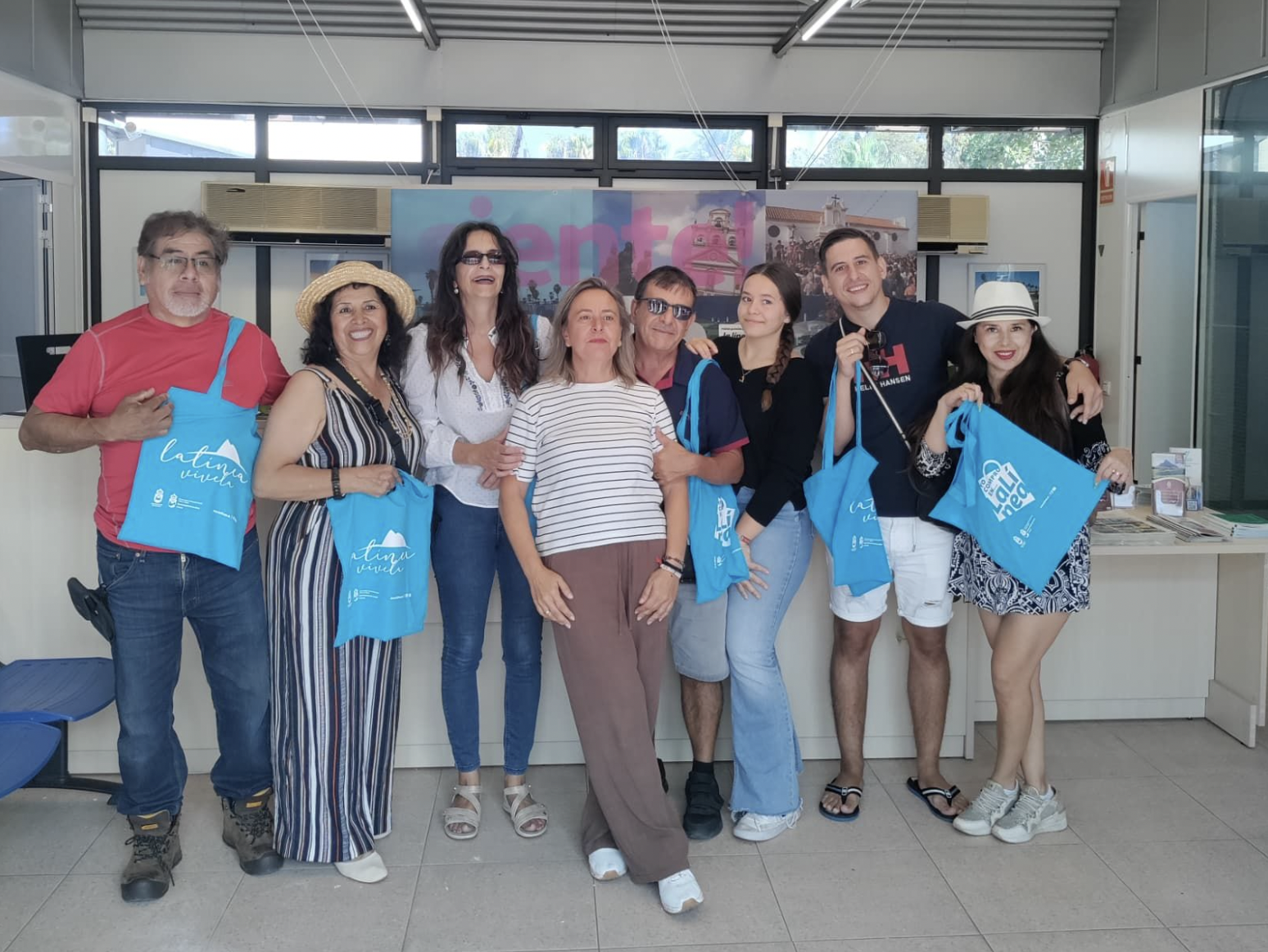 Unas 500 personas conocieron La Línea a través de visitas guiadas este verano Unas 500 personas conocieron La Línea a través de visitas guiadas este verano