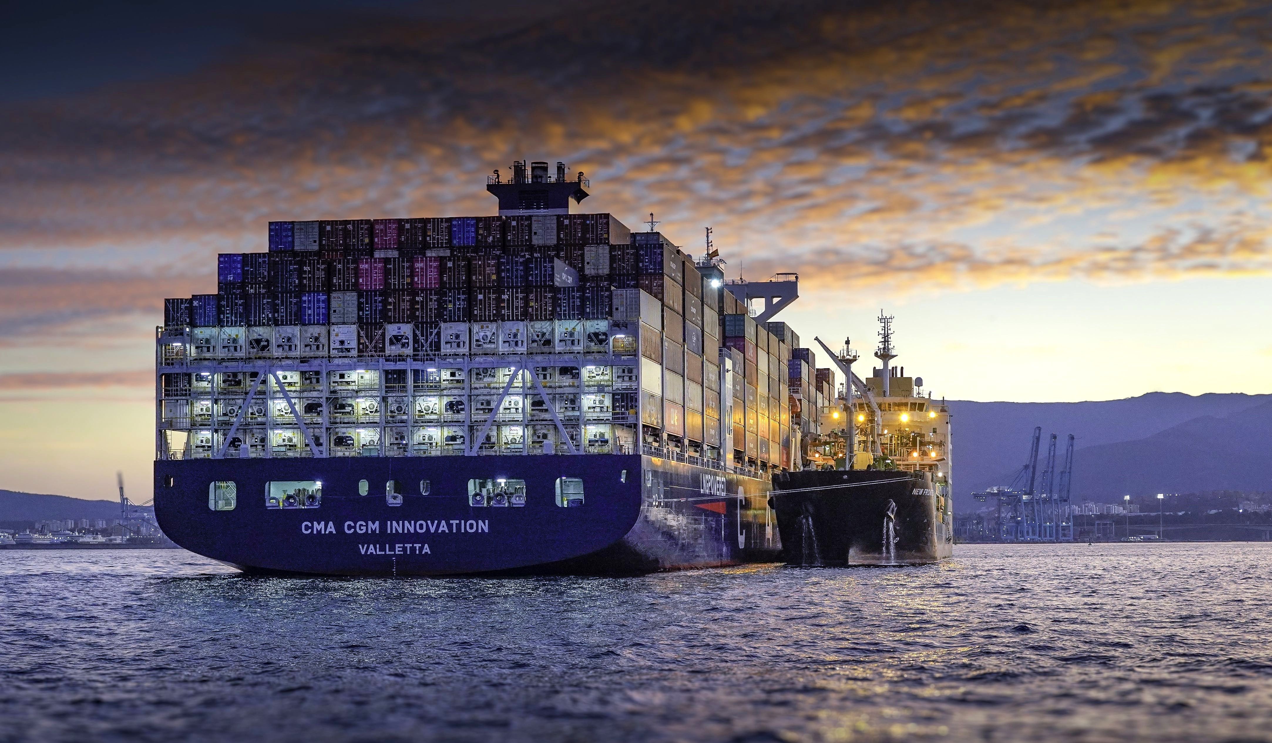 Suministro de Shell de Bio GNL en fondeo en el Puerto de Algeciras desde la New Frontier al portacontenedores CMA CGM Innovation este fin de semana
