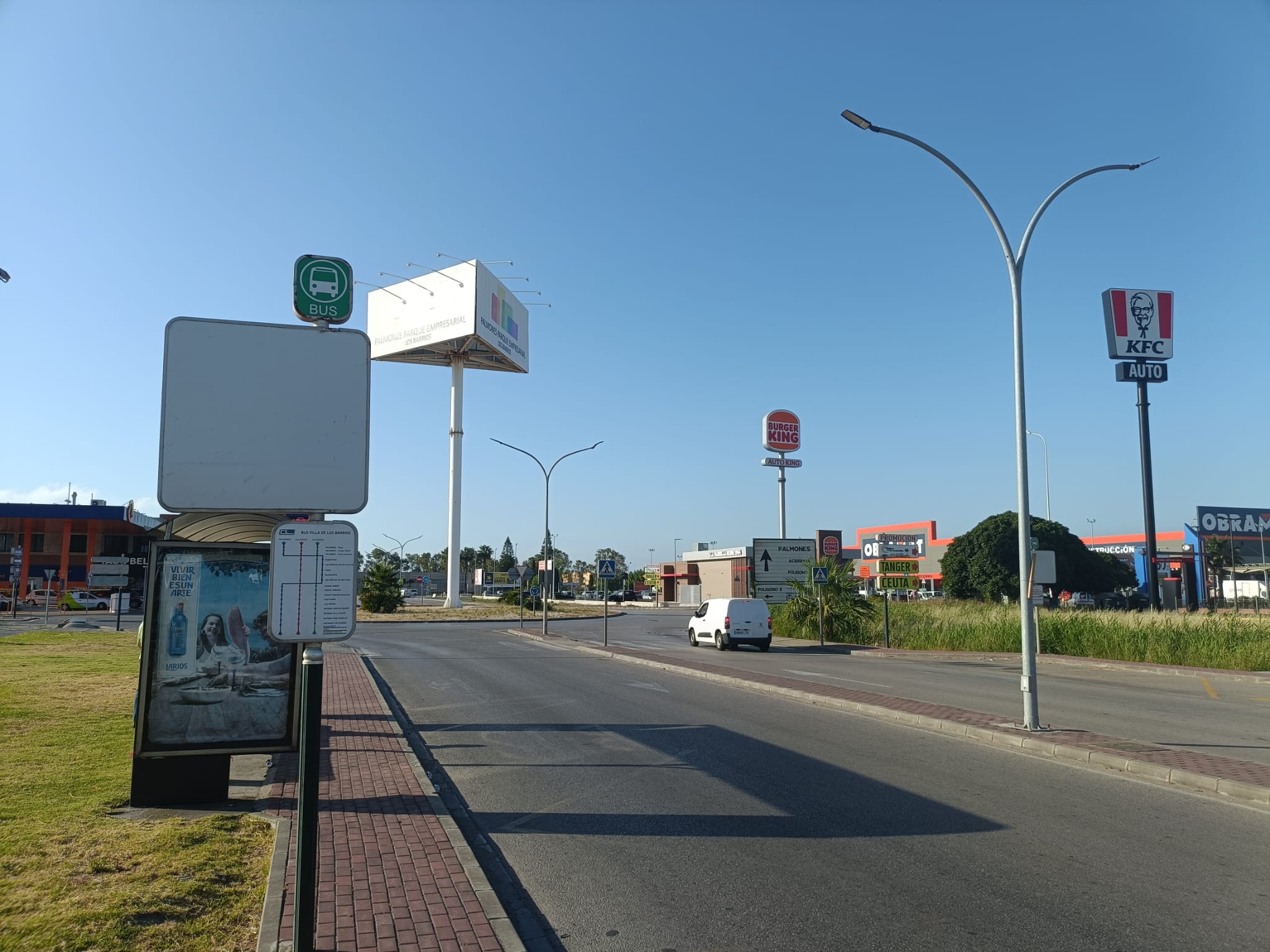 La línea de autobús Los Barrios-Palmones amplía su recorrido con nuevas paradas