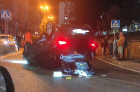 Vuelca un turismo sin dejar heridos en la rotonda del Milenio en Algeciras