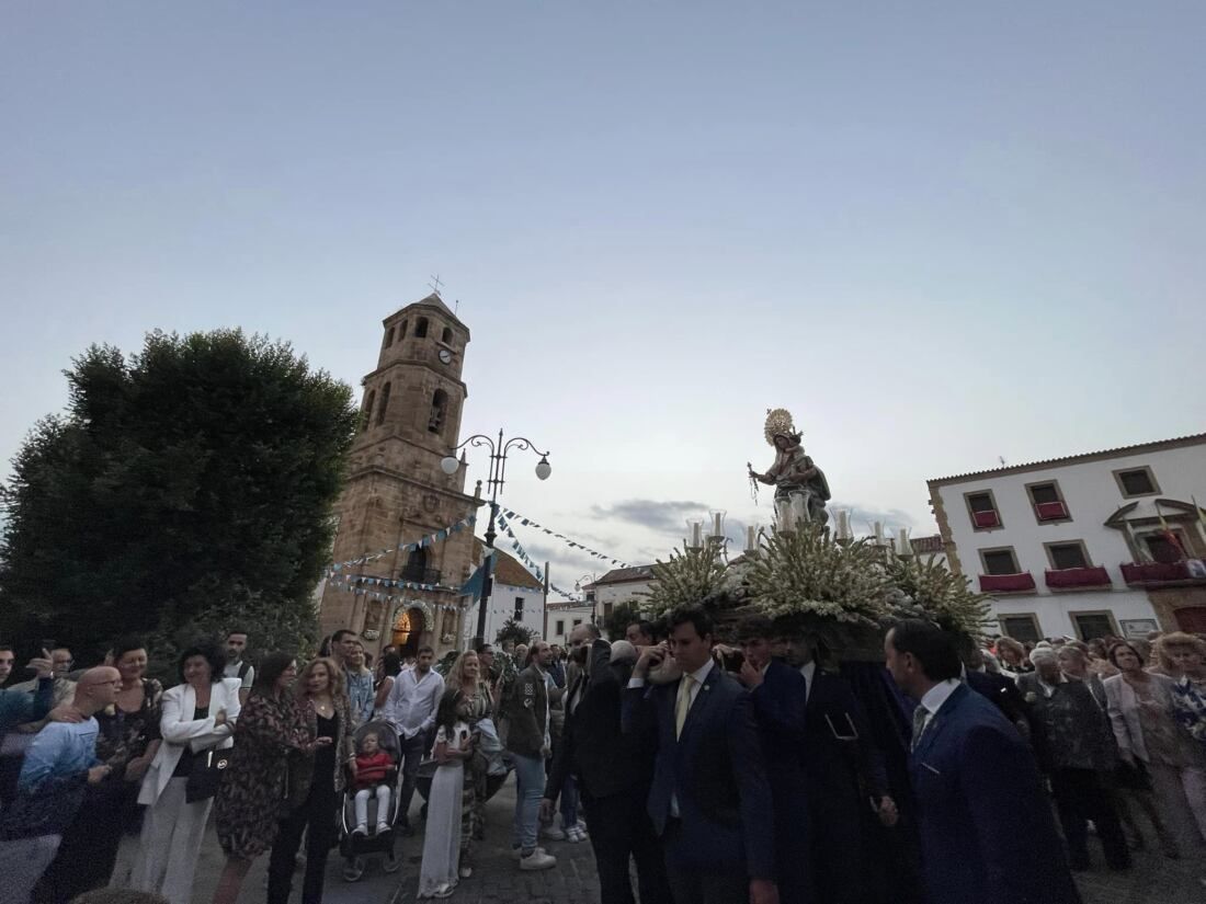 Procesión de la Virgen del Rosario. Foto: S.F.