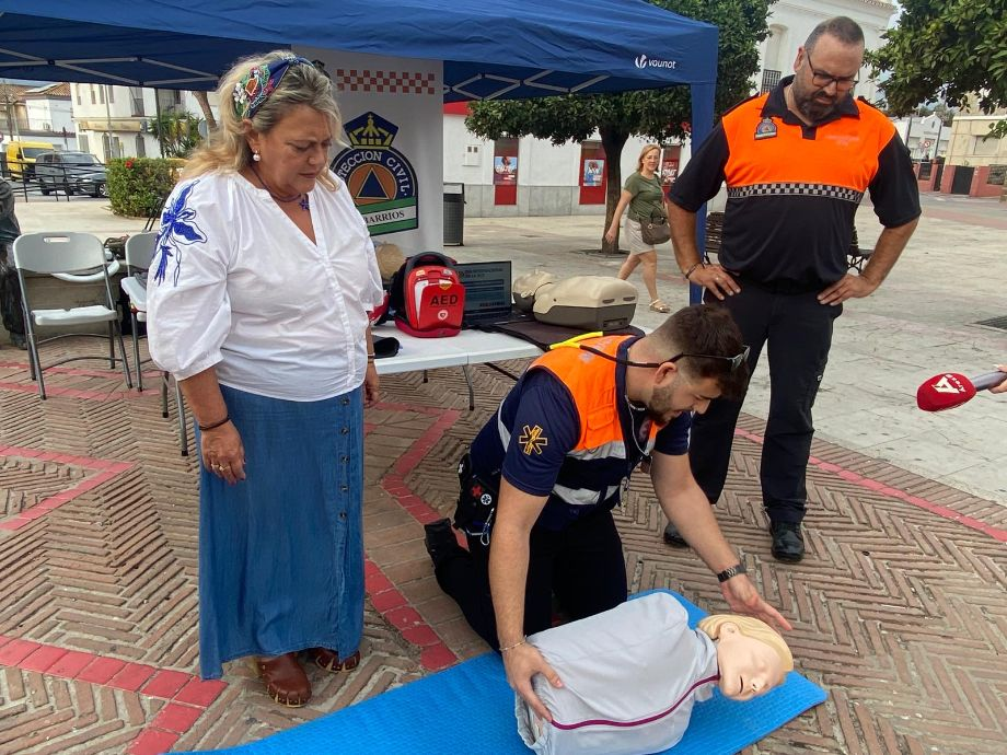 Protección Civil de Los Barrios enseña técnicas de reanimación cardiopulmonar a los vecinos del municipio