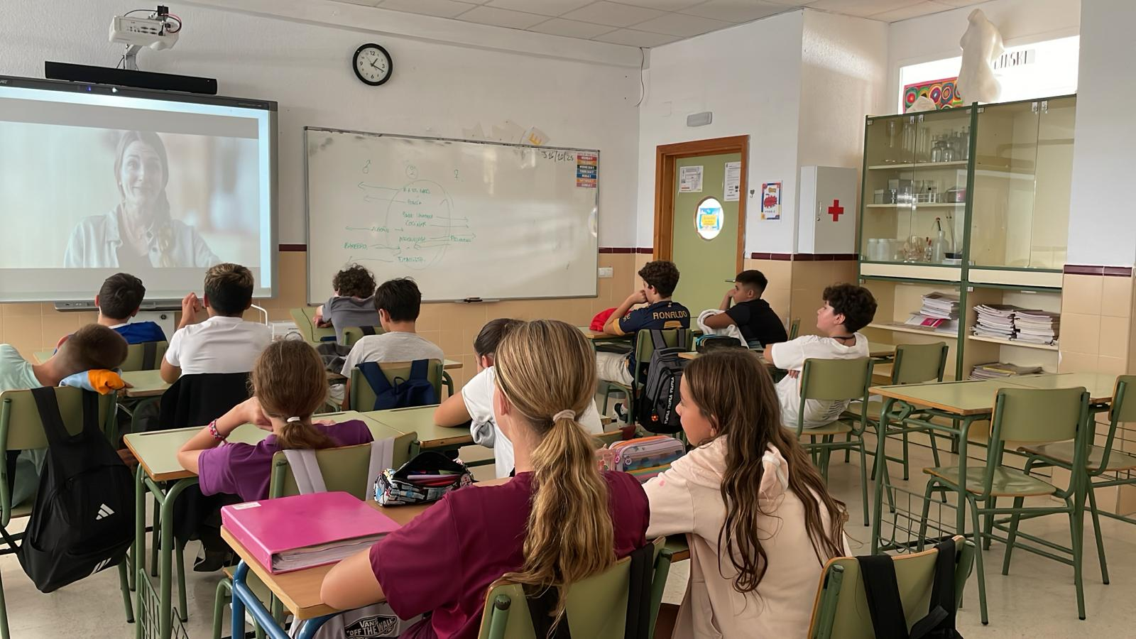 San Roque impulsa la educación en igualdad con talleres del CIM en tres institutos por el 25N