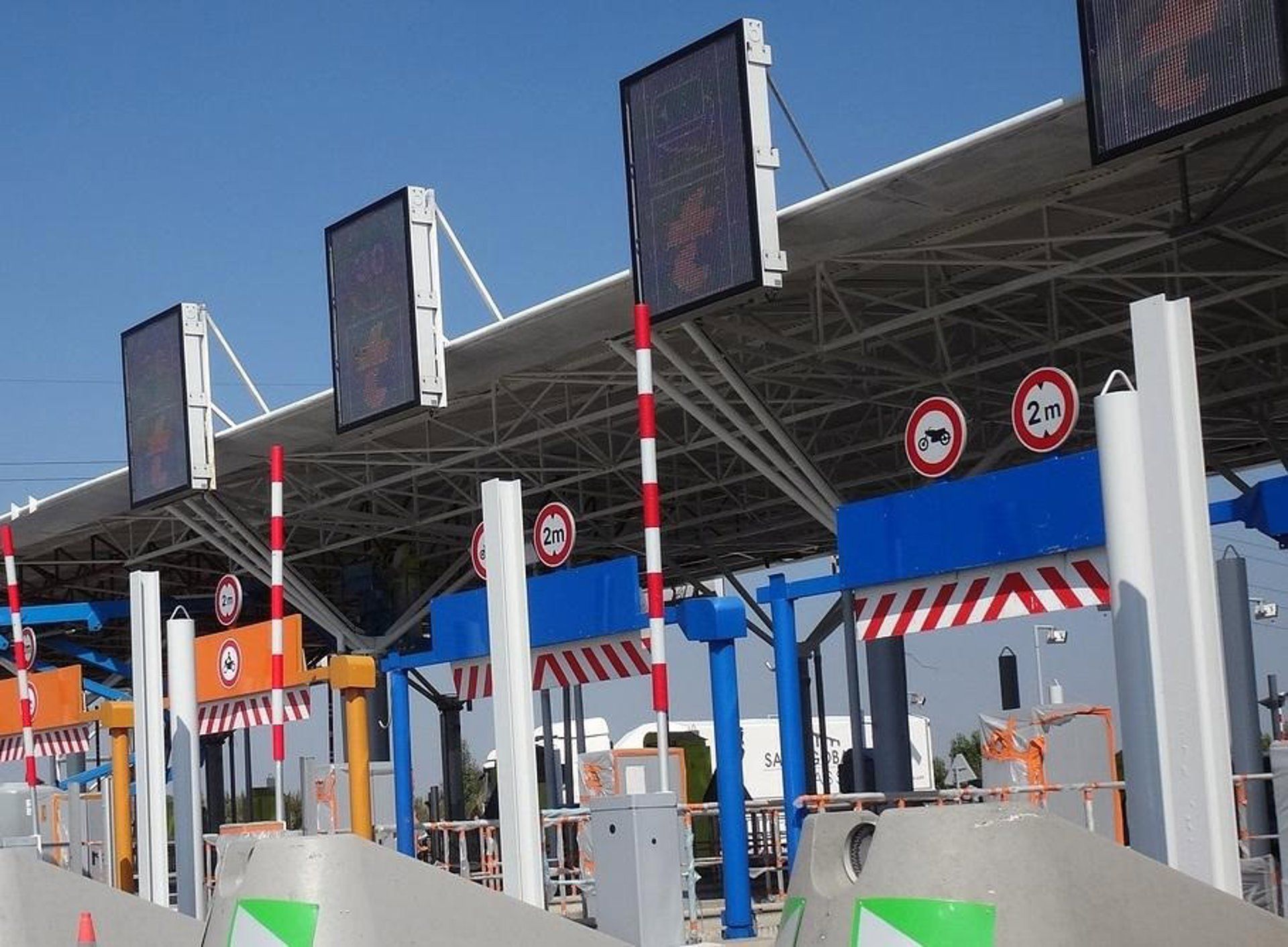 Landaluce denuncia los "precios desorbitados" de la autopista Málaga-Algeciras. Foto: Peaje del Huerna.