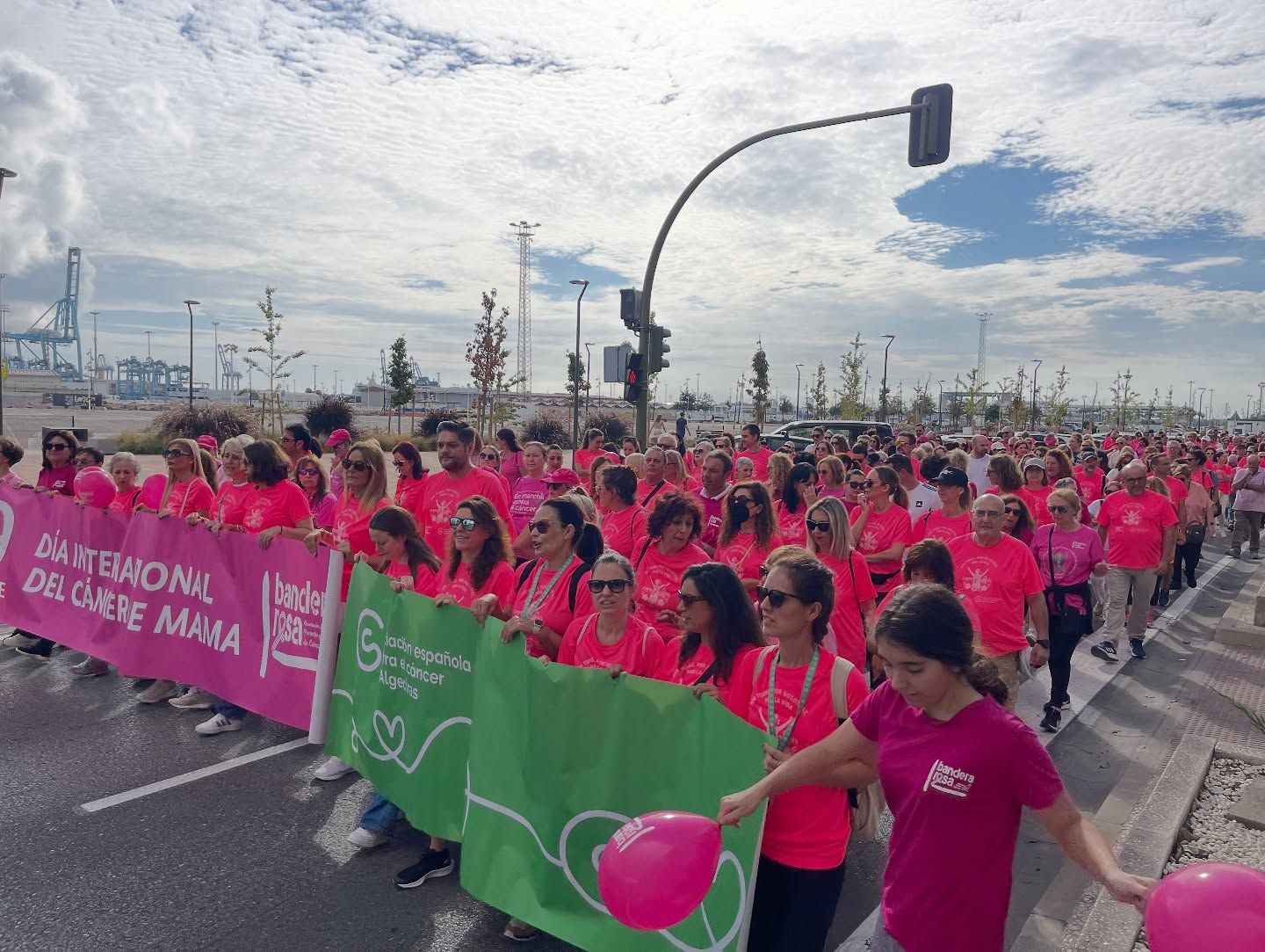 Algeciras camina de rosa por la visibilidad y la lucha contra el cáncer de mama Algeciras camina de rosa por la visibilidad y la lucha contra el cáncer de mama