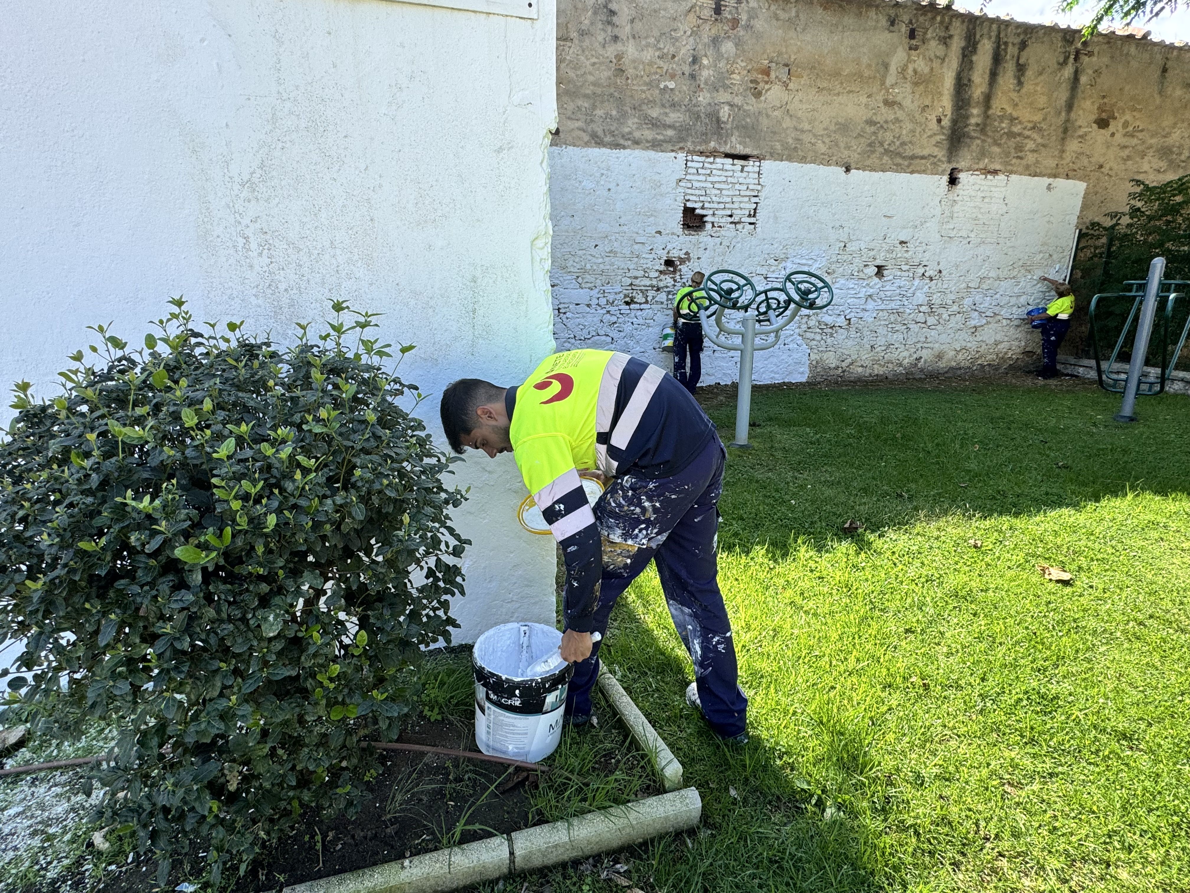 Comienza los trabajos de pintura y rehabilitación en el Parque Bahía de Puente Mayorga