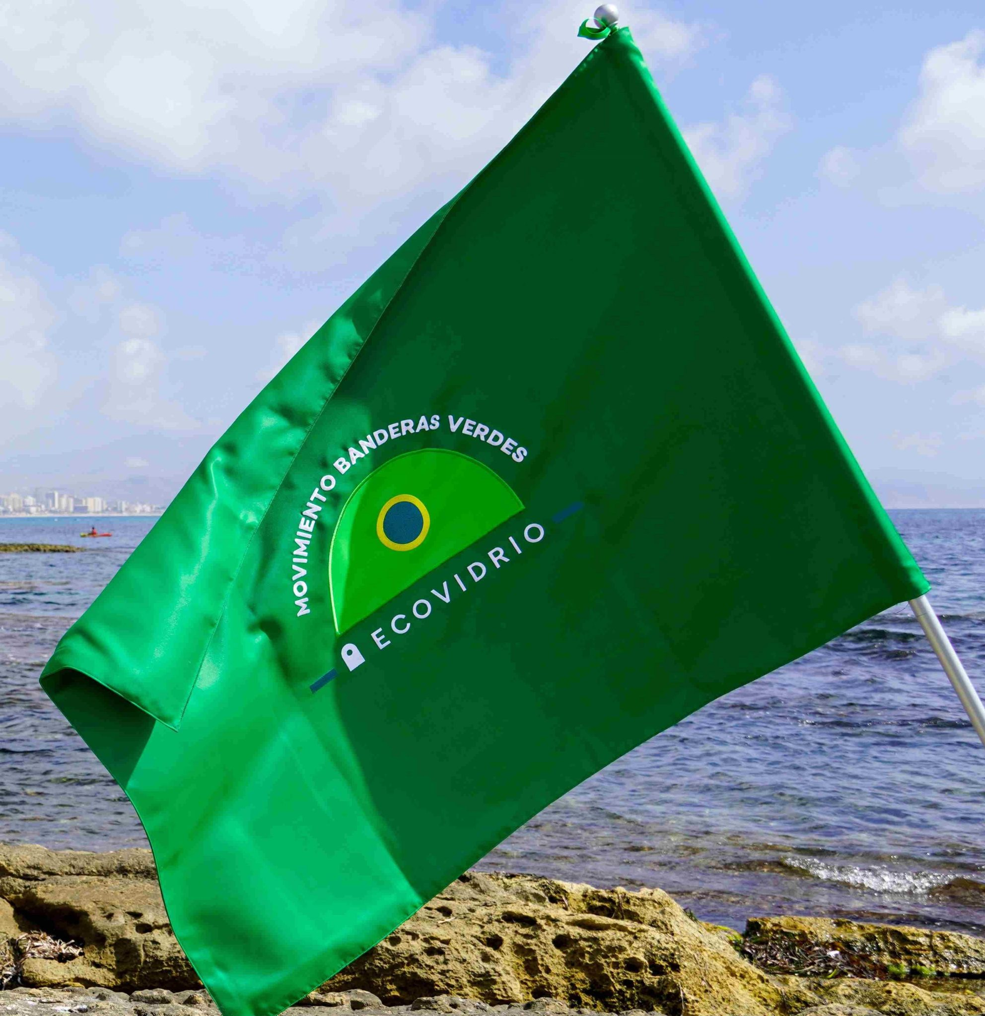 La Línea gana una Bandera Verde de Ecovidrio por recoger 127 toneladas de envases de vidrio en el verano