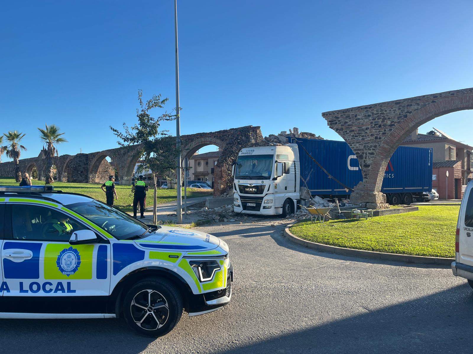 Imagen de 8Directo. El alcalde de Algeciras asegura que ya trabaja en restaurar el arco destruido del Cobre