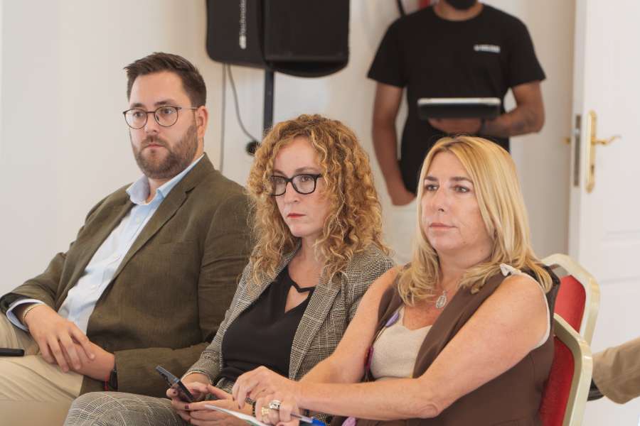Márquez, Blanco y Olivero, atentos al debate. Márquez, Blanco y Olivero, atentos al debate.