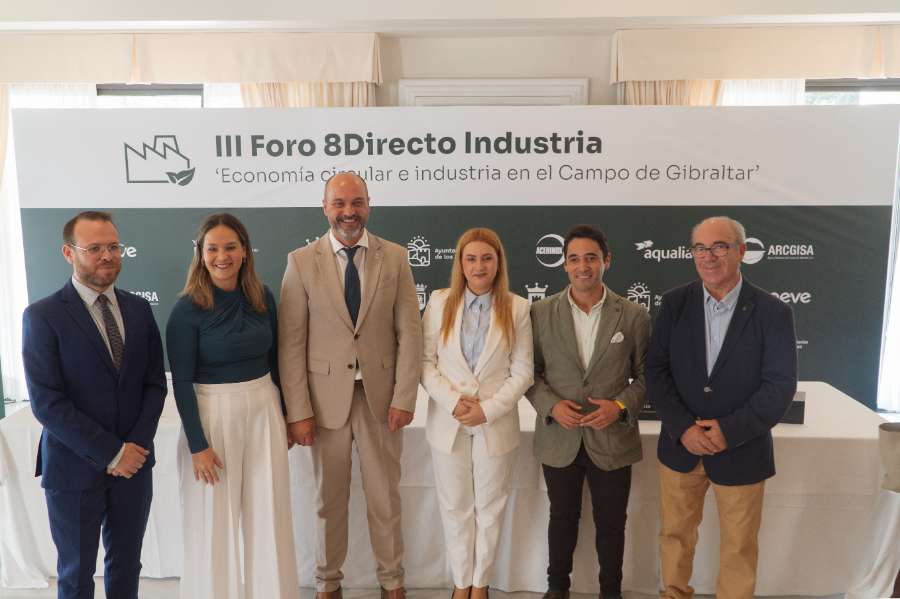 Representantes del Ayuntamiento de Los Barrios y 8Directo.  Representantes del Ayuntamiento de Los Barrios y 8Directo.