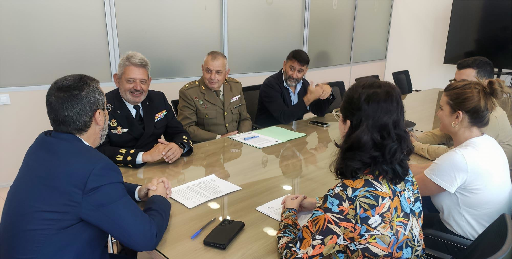 El Ayuntamiento firma con la Armada la cesión del edificio de la antigua Ayudantía Militar de Marina