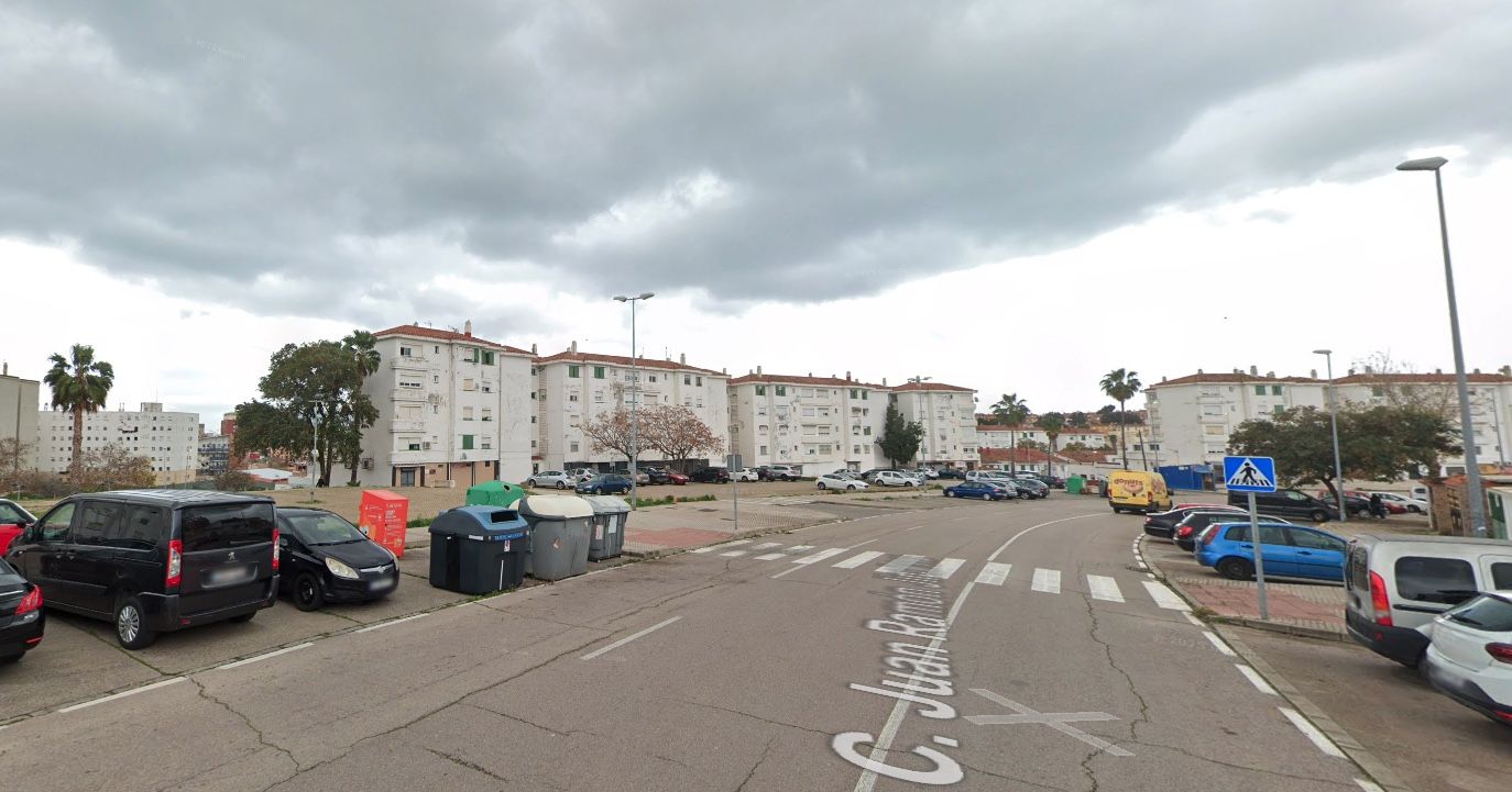 Corte temporal de agua en la calle Juan Ramón Jiménez de Algeciras por avería