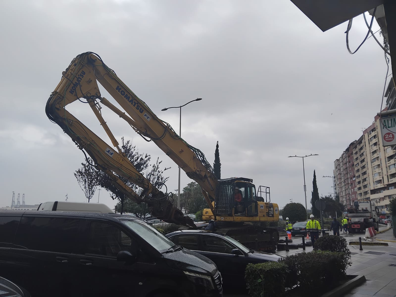 Una máquina de demolición recortará parte de la estructura del antiguo parking Escalinata