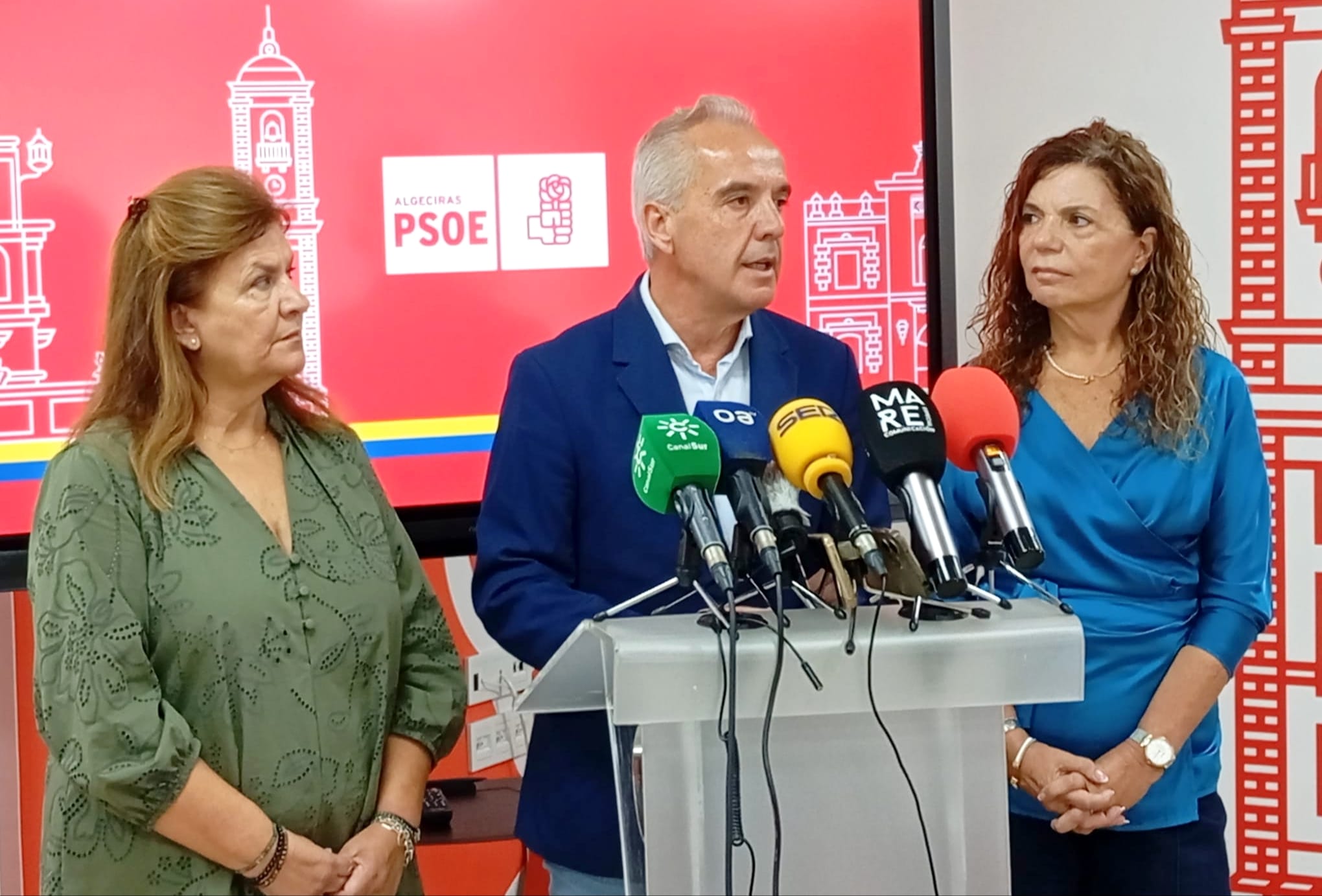 El senador del PSOE por la provincia de Cádiz Alfonso Moscoso en una rueda de prensa en Algeciras. 