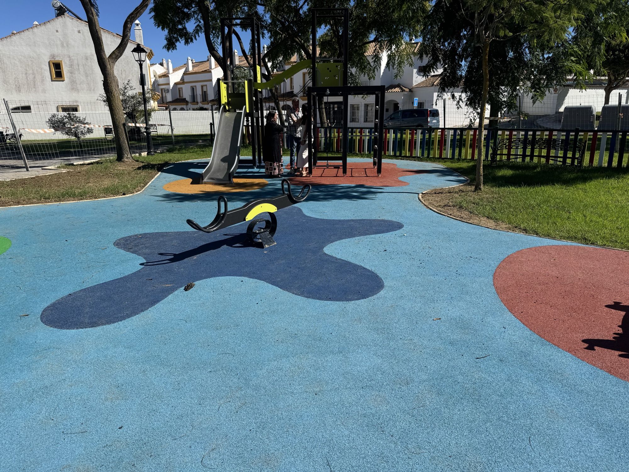 El Ayuntamiento de San Roque amplía el parque infantil de Huerta Varela