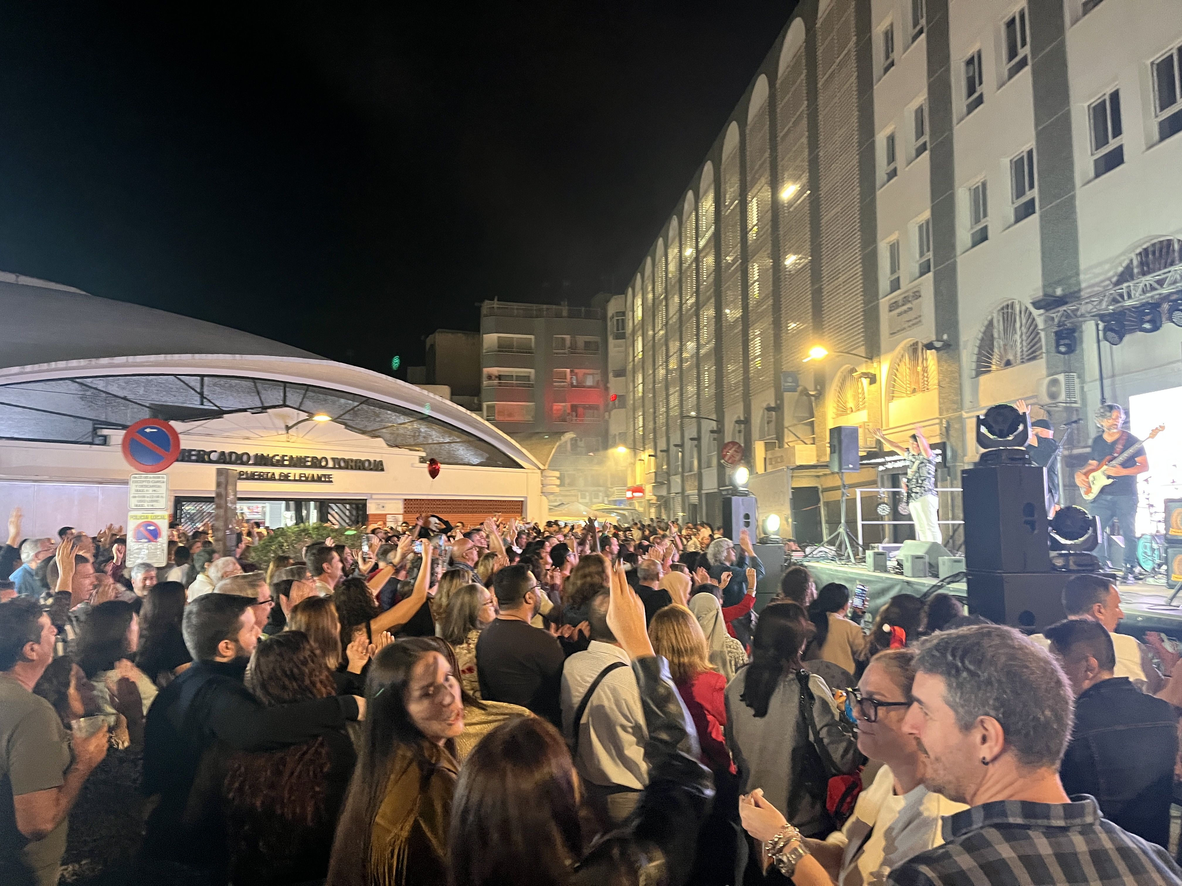 Foto de 8Directo. Landaluce destaca la gran participación ciudadana y el ambiente de convivencia en Tosantos