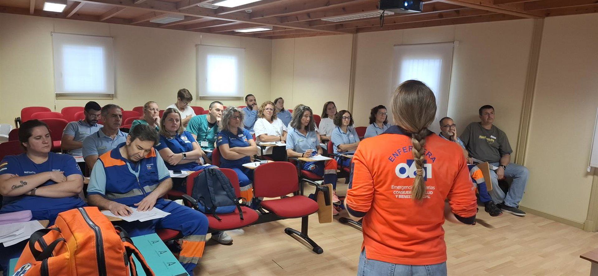 Médicos y enfermeros de Urgencias Extrahospitalarias del Campo de Gibraltar recibiendo formación de atención al parto. - JUNTA DE ANDALUCÍA