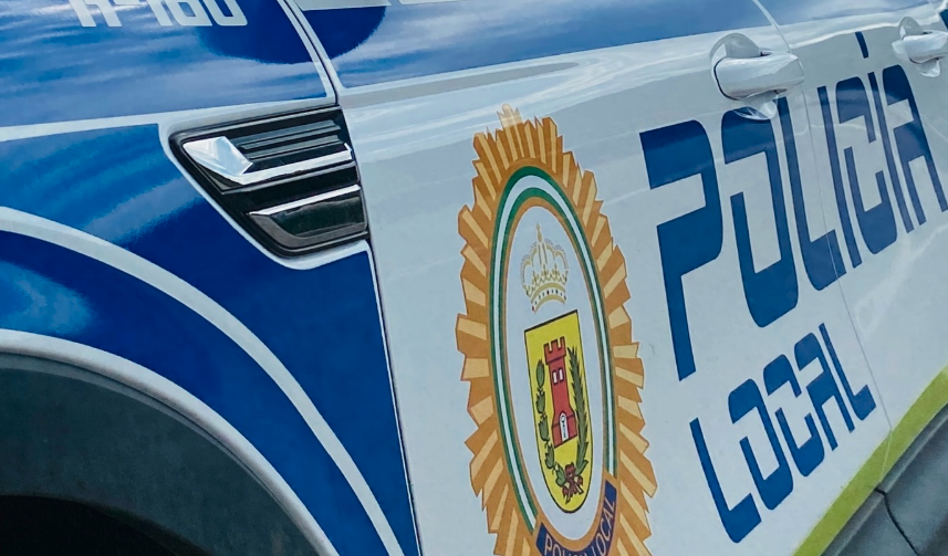 Conduce un coche sin carné y colisiona contra otro en Los Barrios