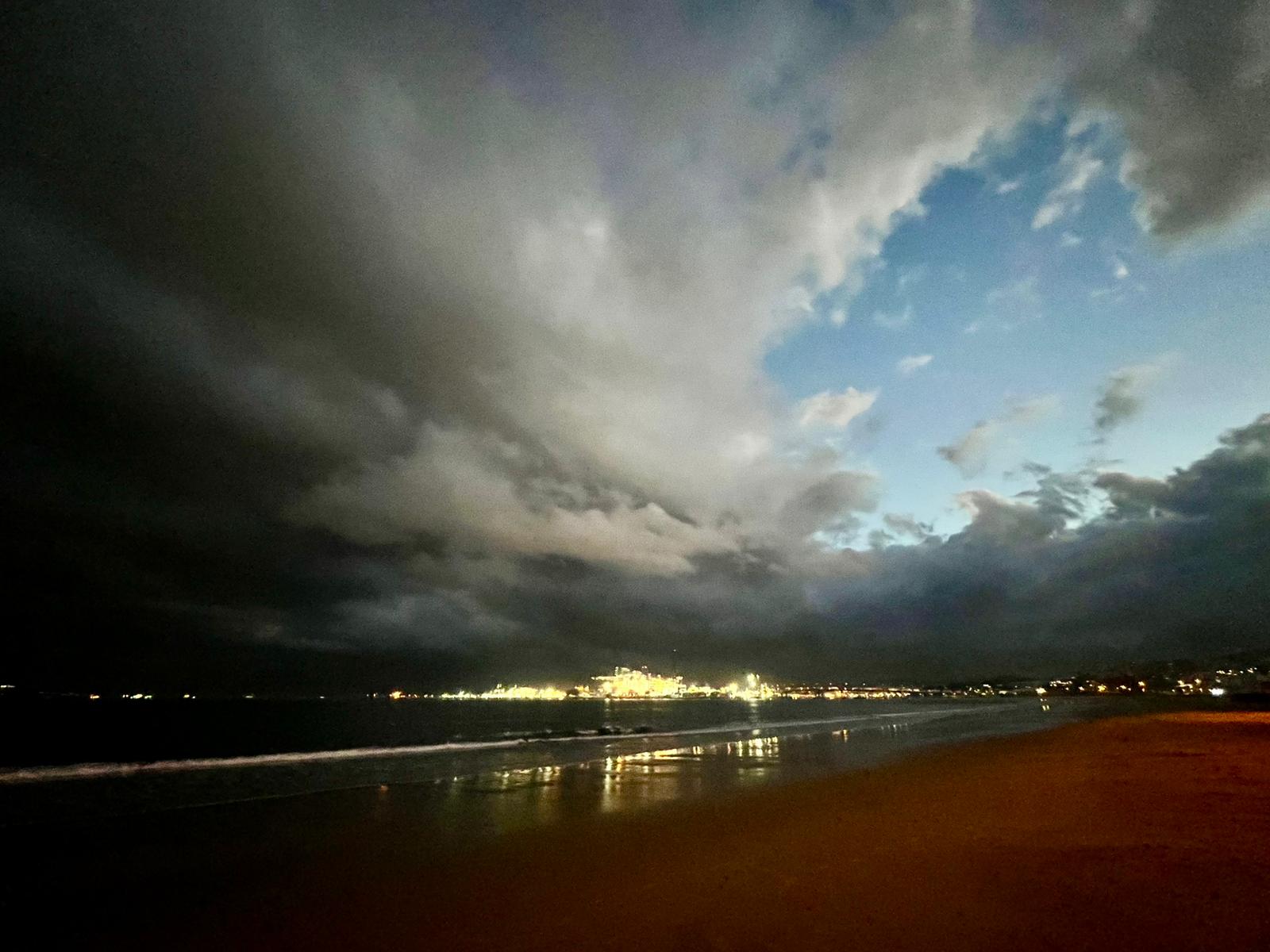 El temporal deja una tarde de truenos, lluvia y granizo en el Campo de Gibraltar sin grandes incidencias. Foto:F.M. / 8DIRECTO