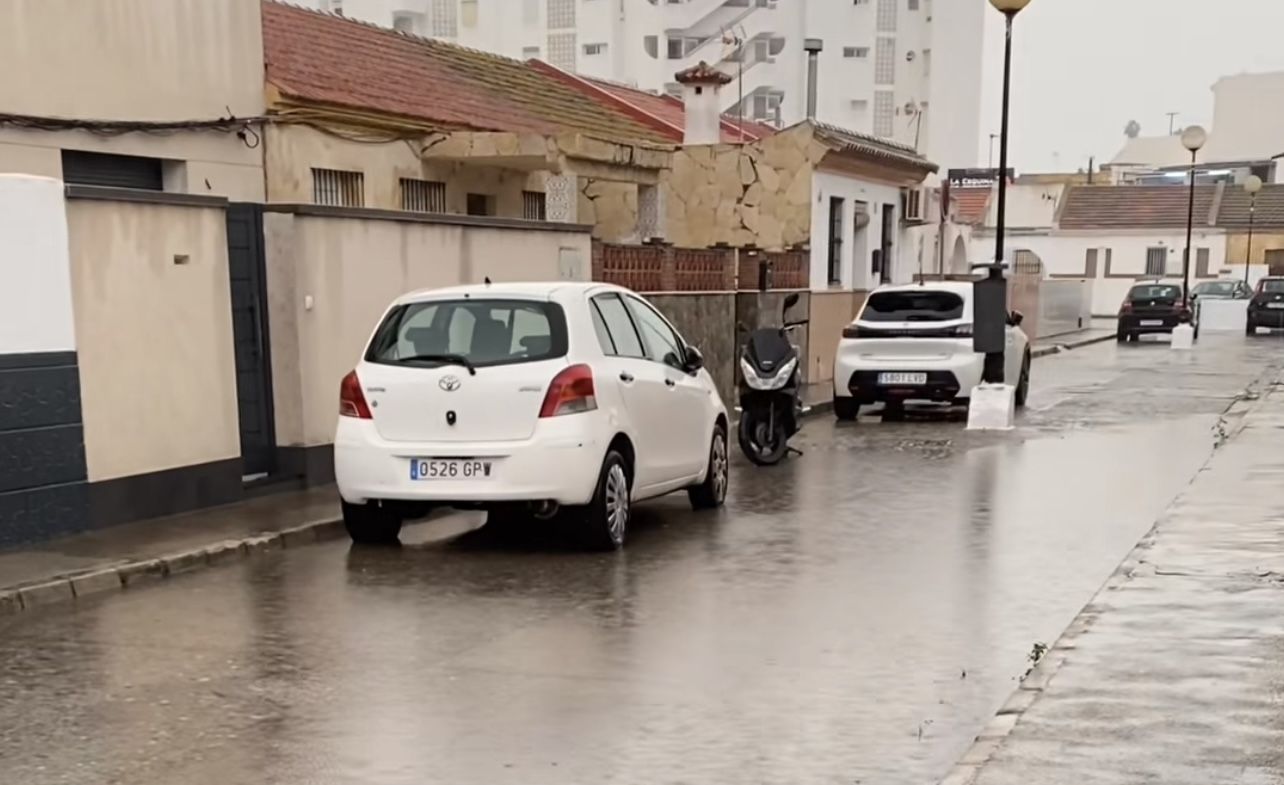 Caen más de 30 litros en 20 minutos en Algeciras sin incidencias graves. Foto: Pedro Ruiz. Caen más de 30 litros en 20 minutos en Algeciras sin incidencias graves. Foto: Pedro Ruiz.
