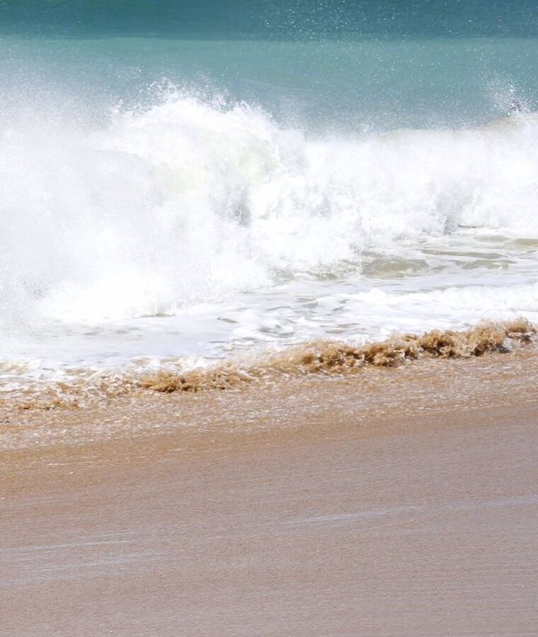 Cádiz.- La Aemet activa alerta amarilla por fenómenos costeros en el litoral y el Estrecho hasta mediodía del viernes