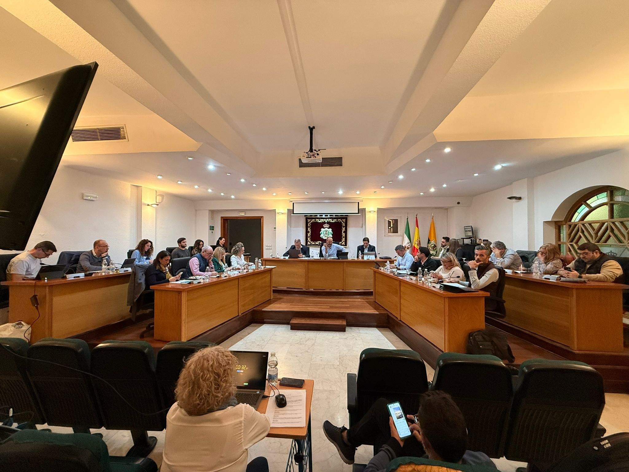 El Pleno de Los Barrios pide a la Junta destinar más recursos humanos y económicos al acceso de viviendas