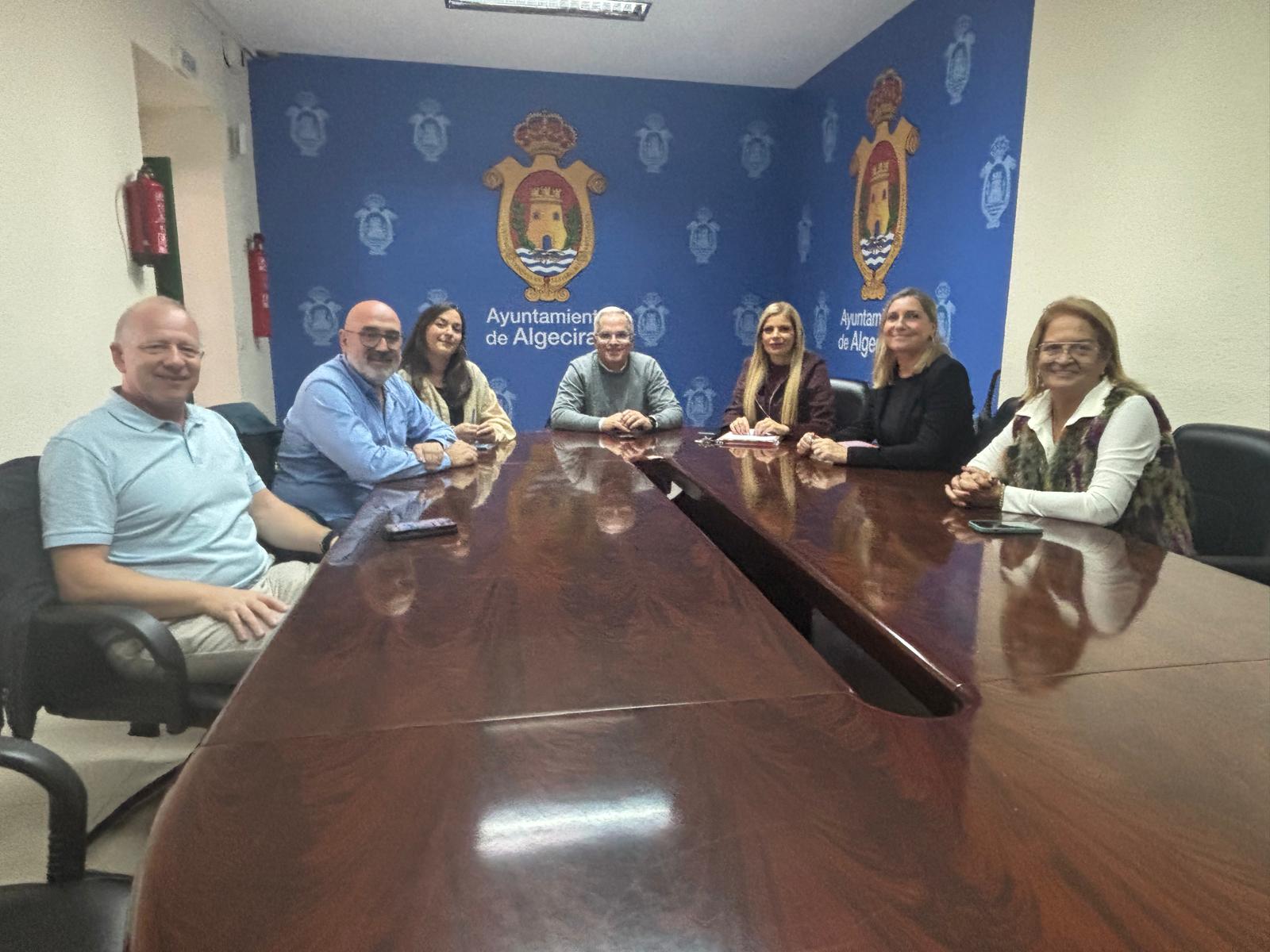 Ayuntamiento y Hosteal acuerdan establecer líneas de actuación conjunta Ayuntamiento y Hosteal acuerdan establecer líneas de actuación conjunta