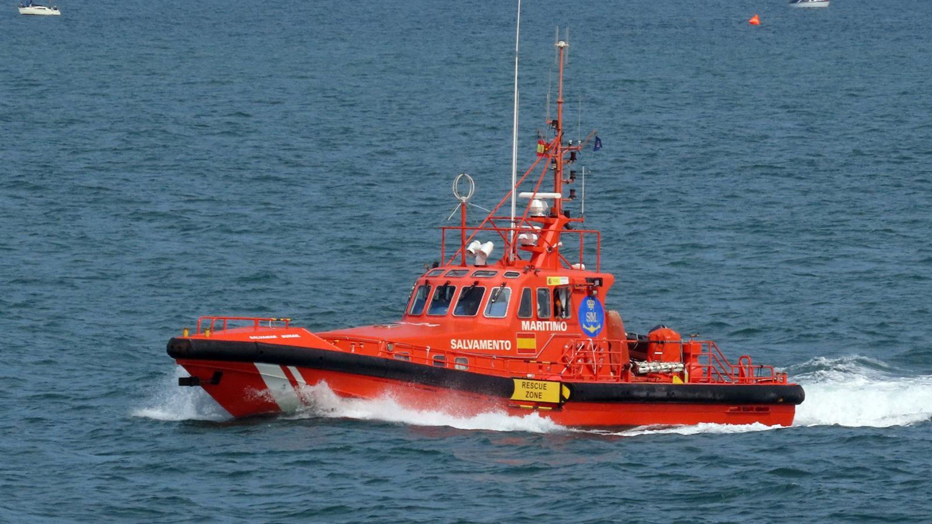 Salvamento desactiva la búsqueda de los tres tripulantes de una embarcación que cayeron al mar el jueves