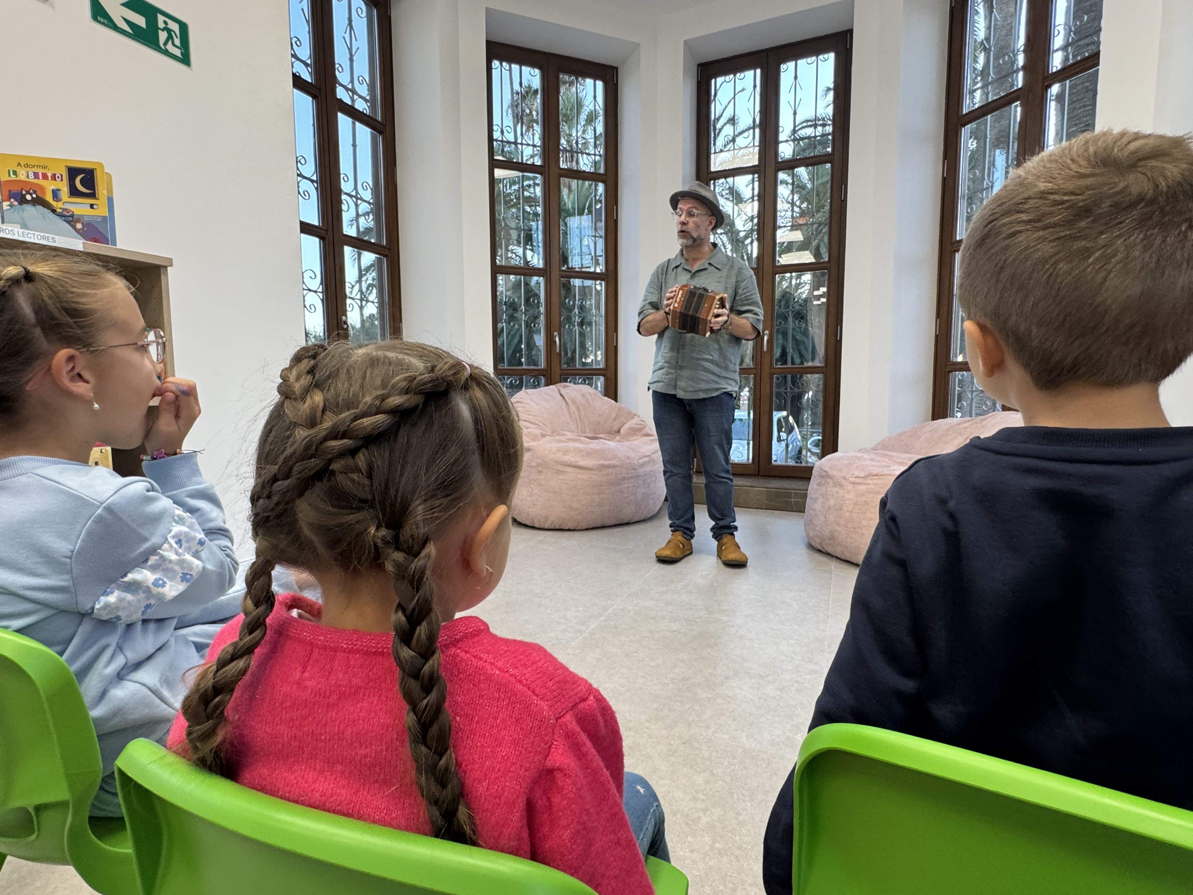 Campamento estrena biblioteca en el edificio La Rosaleda Campamento estrena biblioteca en el edificio La Rosaleda