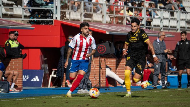 Jose Carlos se marcha de su par. Foto: Samu Maza. 