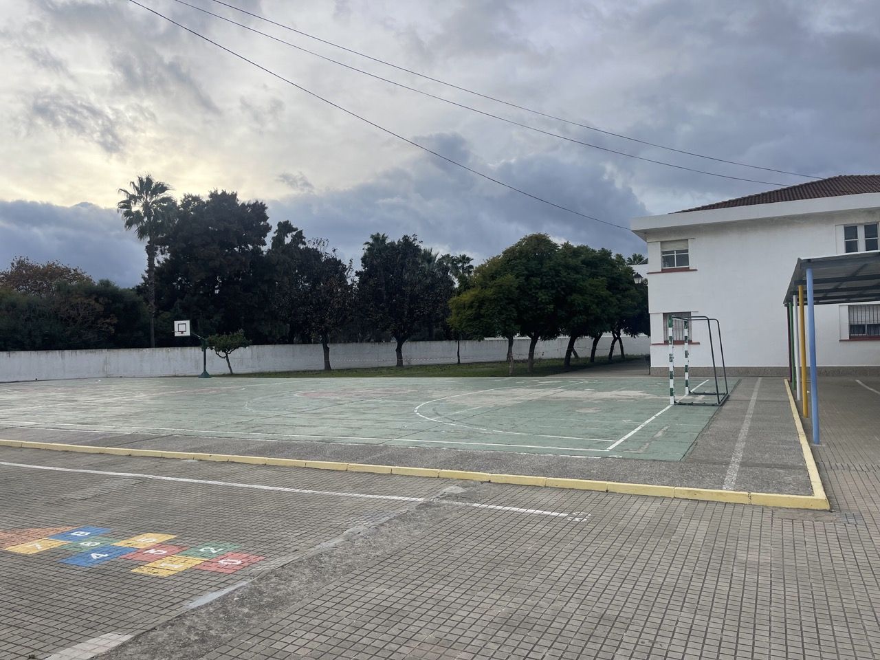 Los Barrios adecentará el patio del colegio Nuestra Señora de Guadalupe con una solera de hormigón