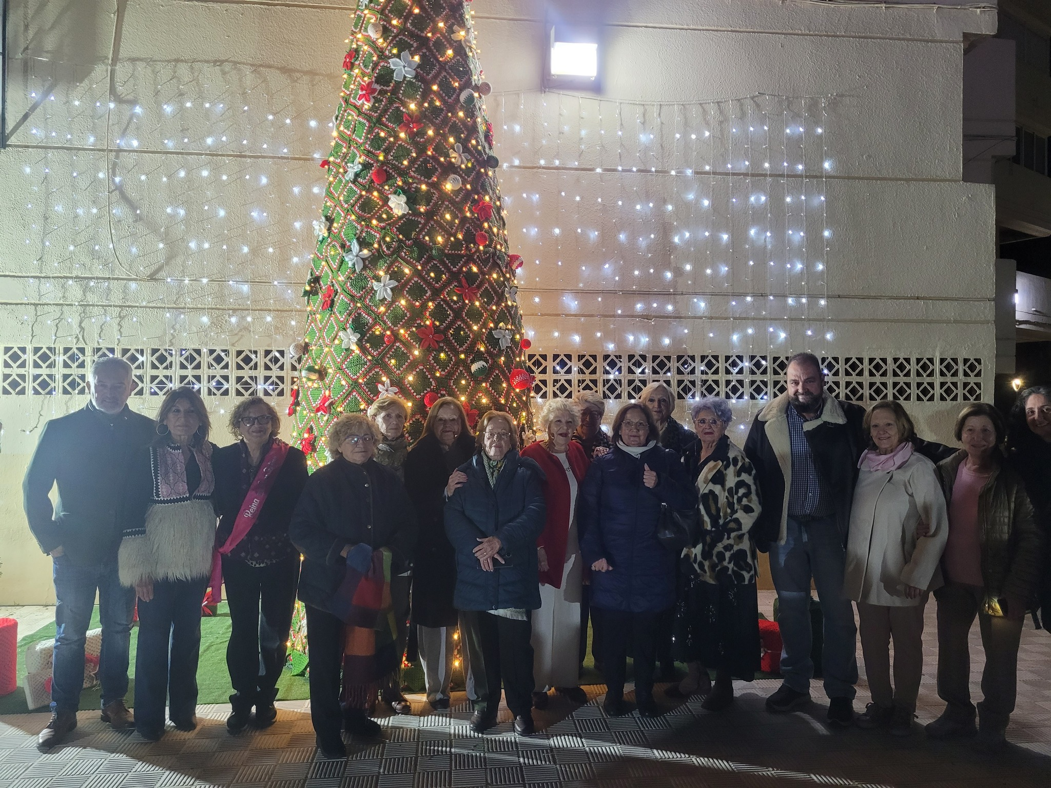 Los vecinos del Polígono San Felipe impregnan La Línea de magia y espíritu navideño Los vecinos del Polígono San Felipe impregnan La Línea de magia y espíritu navideño