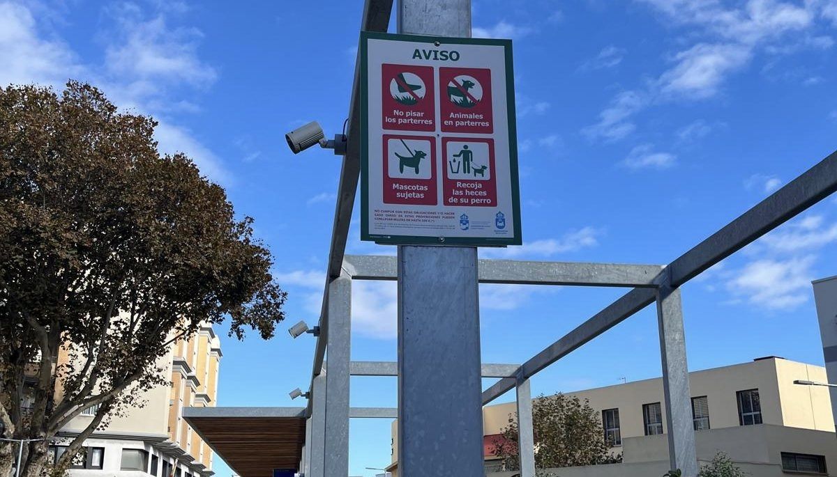 Carteles en La Velada. La Línea pide colaboración ciudadana para el mantenimiento de zonas verdes y el uso de los “pipican” Carteles en La Velada. La Línea pide colaboración ciudadana para el mantenimiento de zonas verdes y el uso de los “pipican”