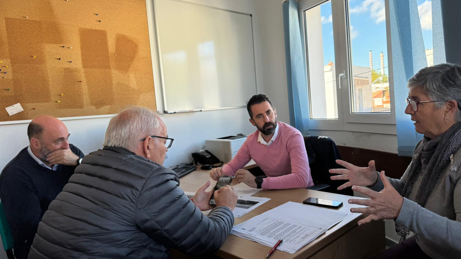 Reunión de David Ramos con responsables de la Autoridad Portuaria. San Roque reclama a la APBA un estudio para la regeneración de las playas de la Bahía Reunión de David Ramos con responsables de la Autoridad Portuaria. San Roque reclama a la APBA un estudio para la regeneración de las playas de la Bahía