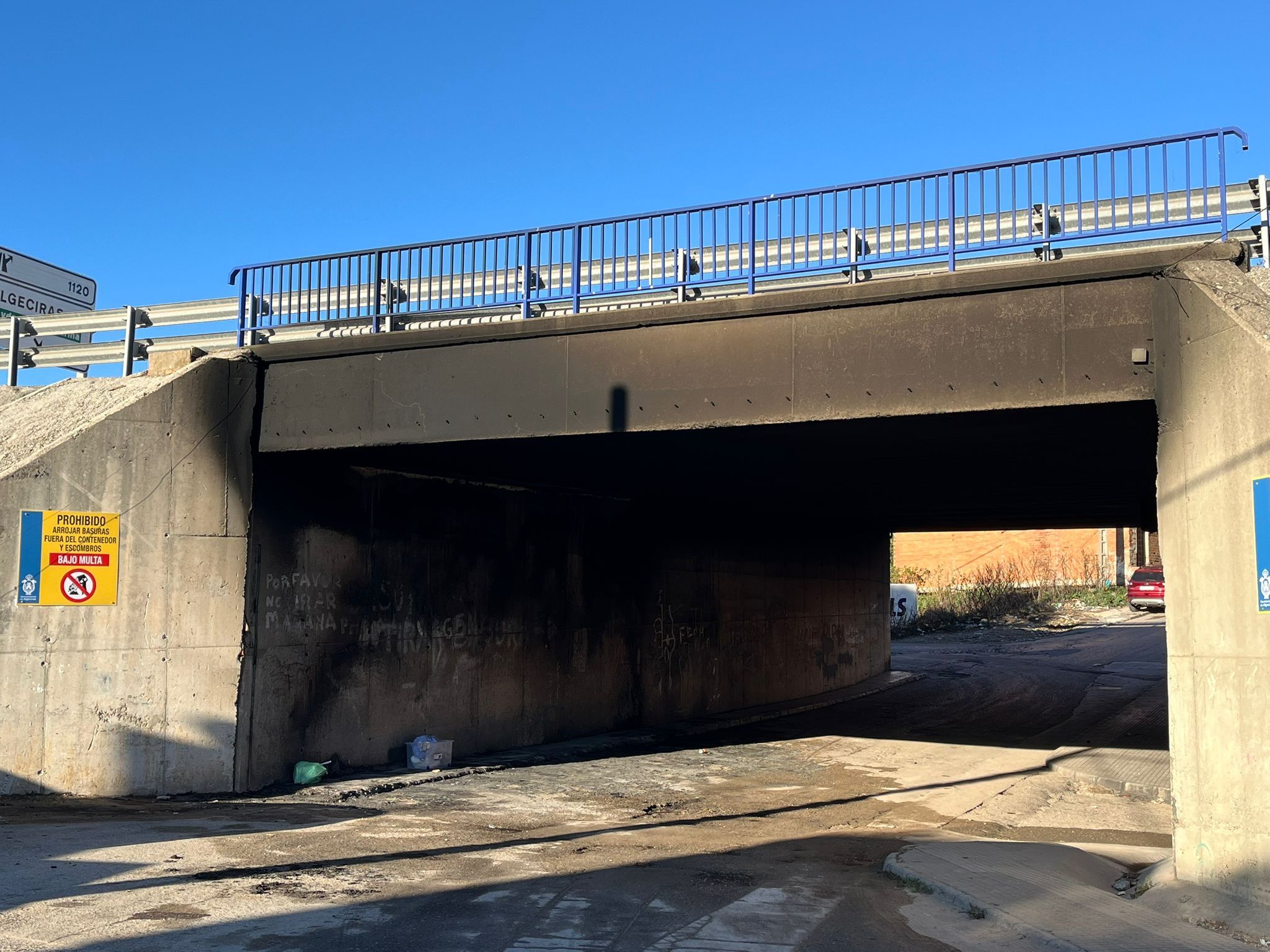 Denuncian la quema de siete contenedores en la calle Sagrado Corazón de Algeciras