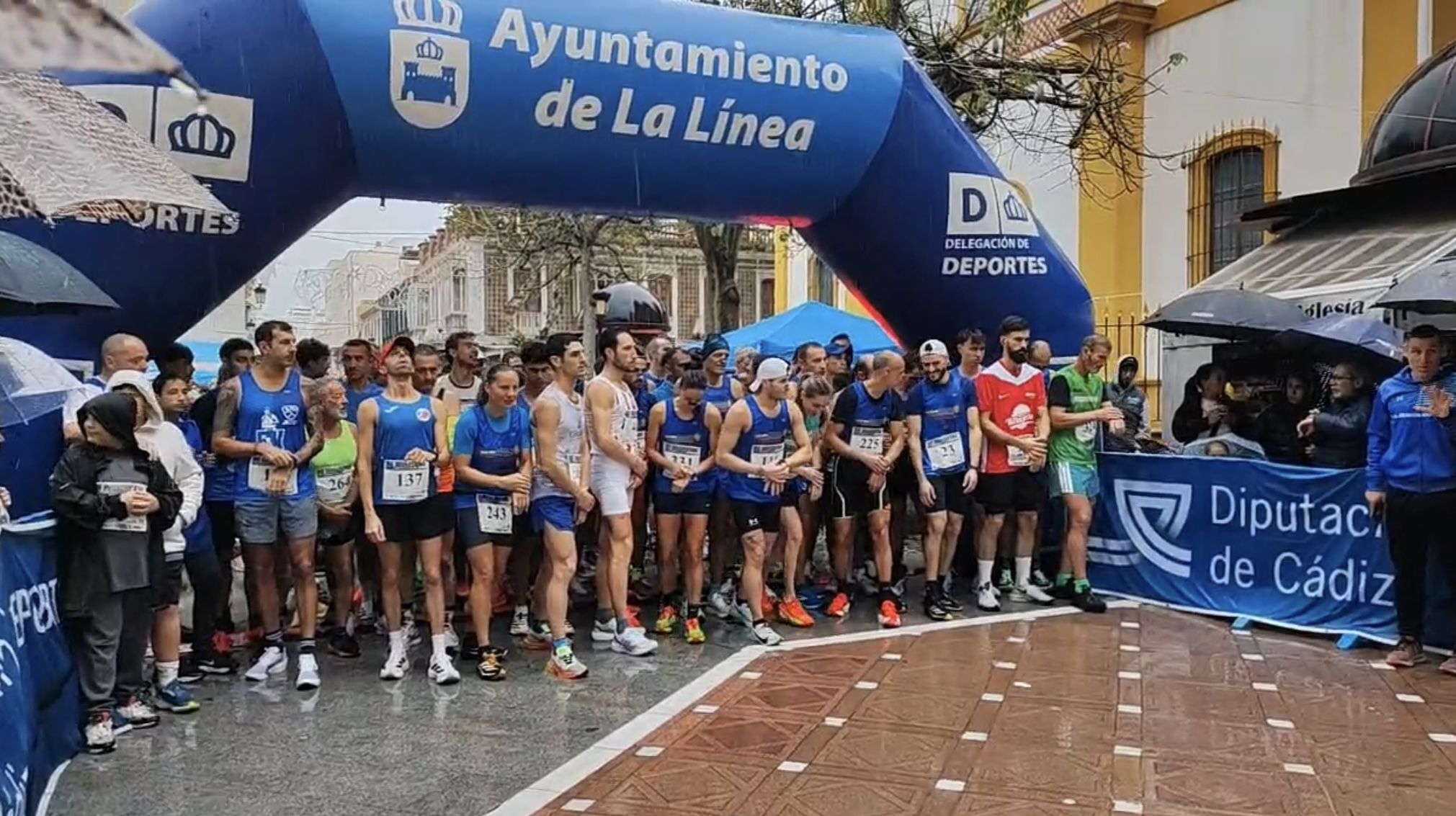 Más de 600 personas desafían a la lluvia en la XII Carrera Popular de la Inmaculada Más de 600 personas desafían a la lluvia en la XII Carrera Popular de la Inmaculada