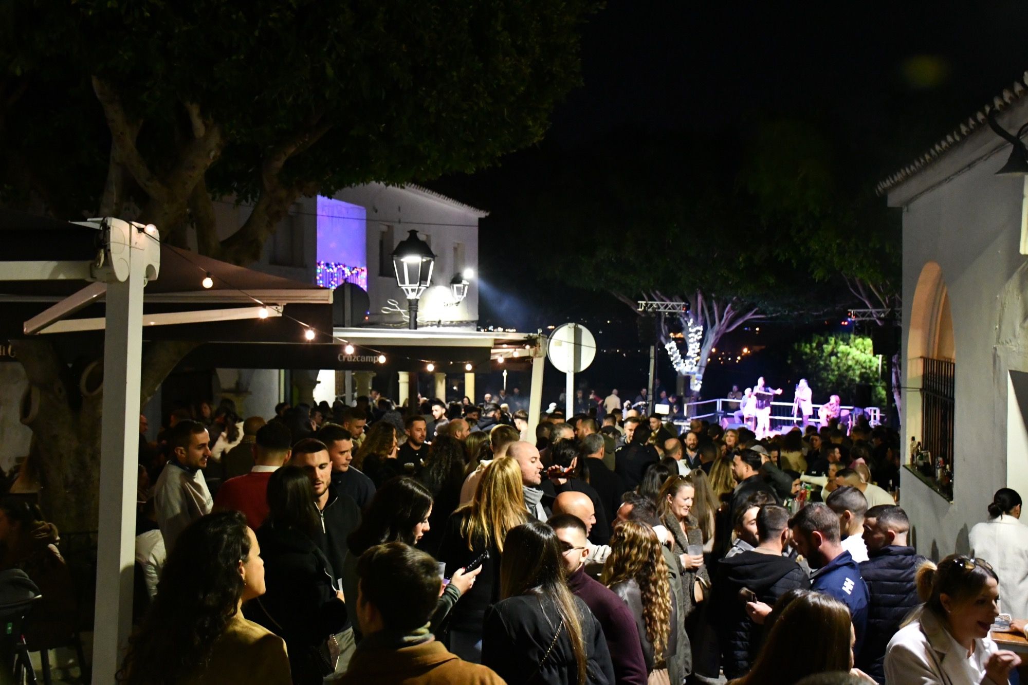 La Zambomba de la Hermandad del Huerto llenó de Navidad Los Cañones La Zambomba de la Hermandad del Huerto llenó de Navidad Los Cañones