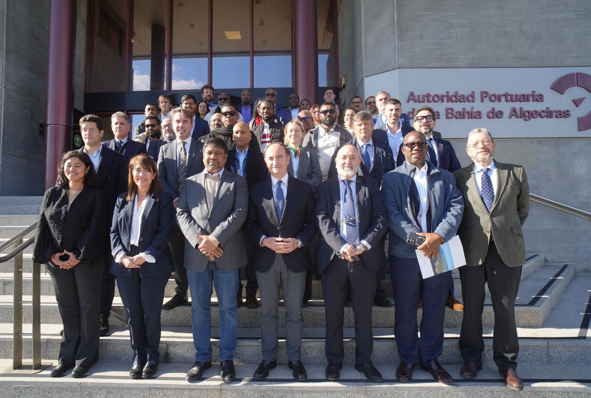 El presidente de la APBA, Gerardo Landaluce, con la delegación empresarial e institucional procedente de Guyana, Barbados y Antigua y Barbuda. - APBA