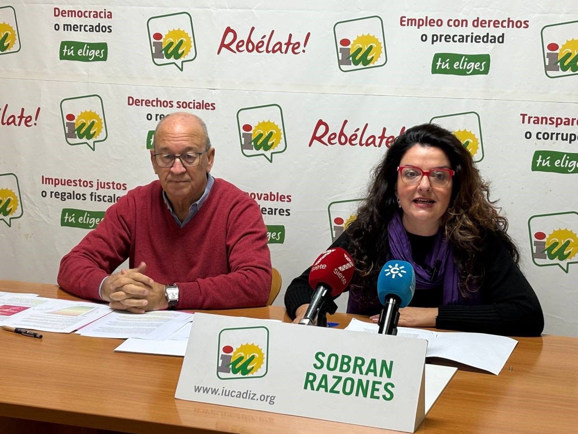 La responsable provincial de Acción Política de IU Cádiz, Anabel Moreno, y el epidemiólogo y experto en Salud Pública, Andrés Rabadán. - IU. Izquierda Unida pone en marcha una campaña para la mejora del cribado de cáncer en la provincia