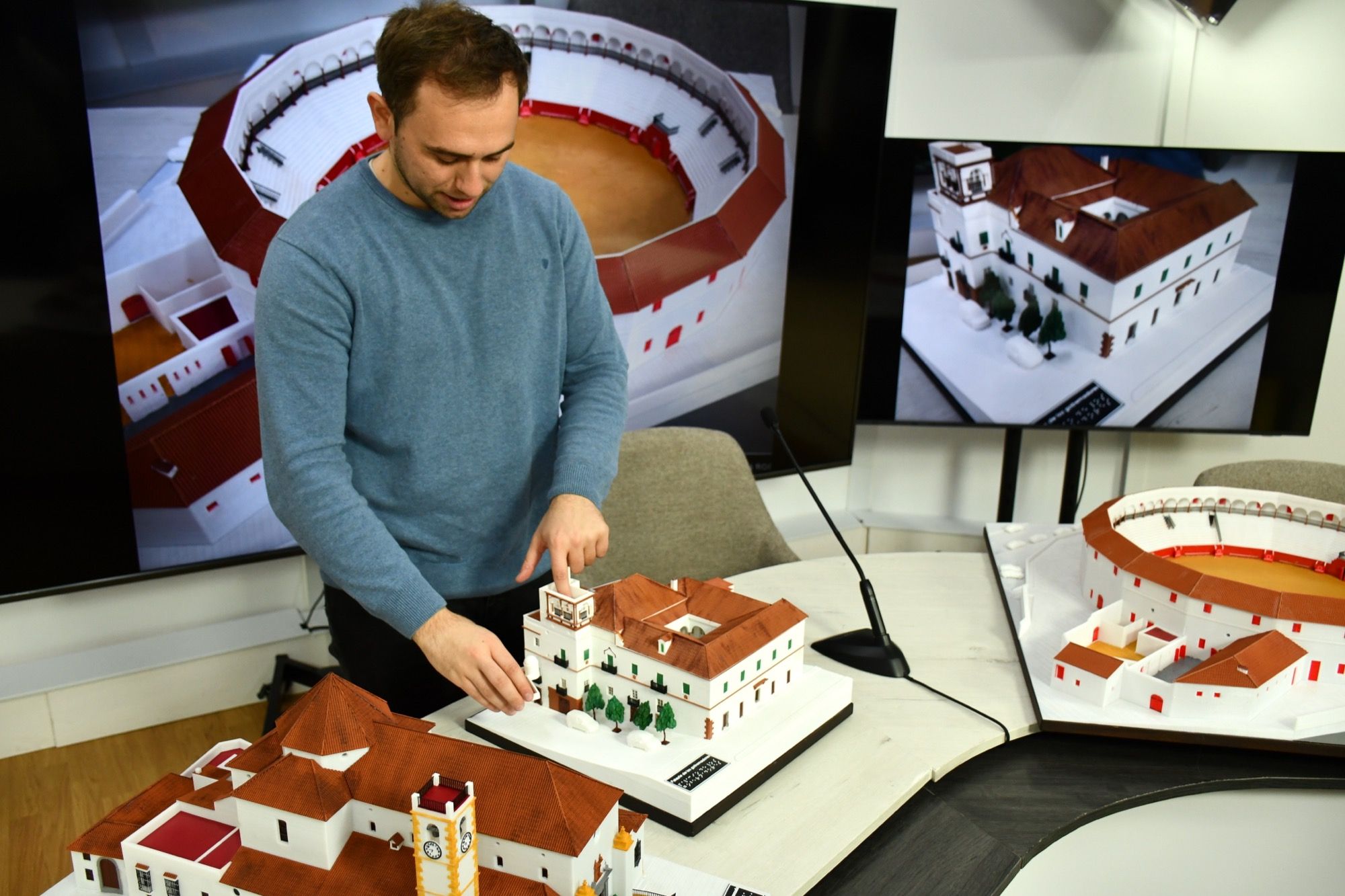 San Roque presenta tres monumentos a escala para las personas con discapacidad visual