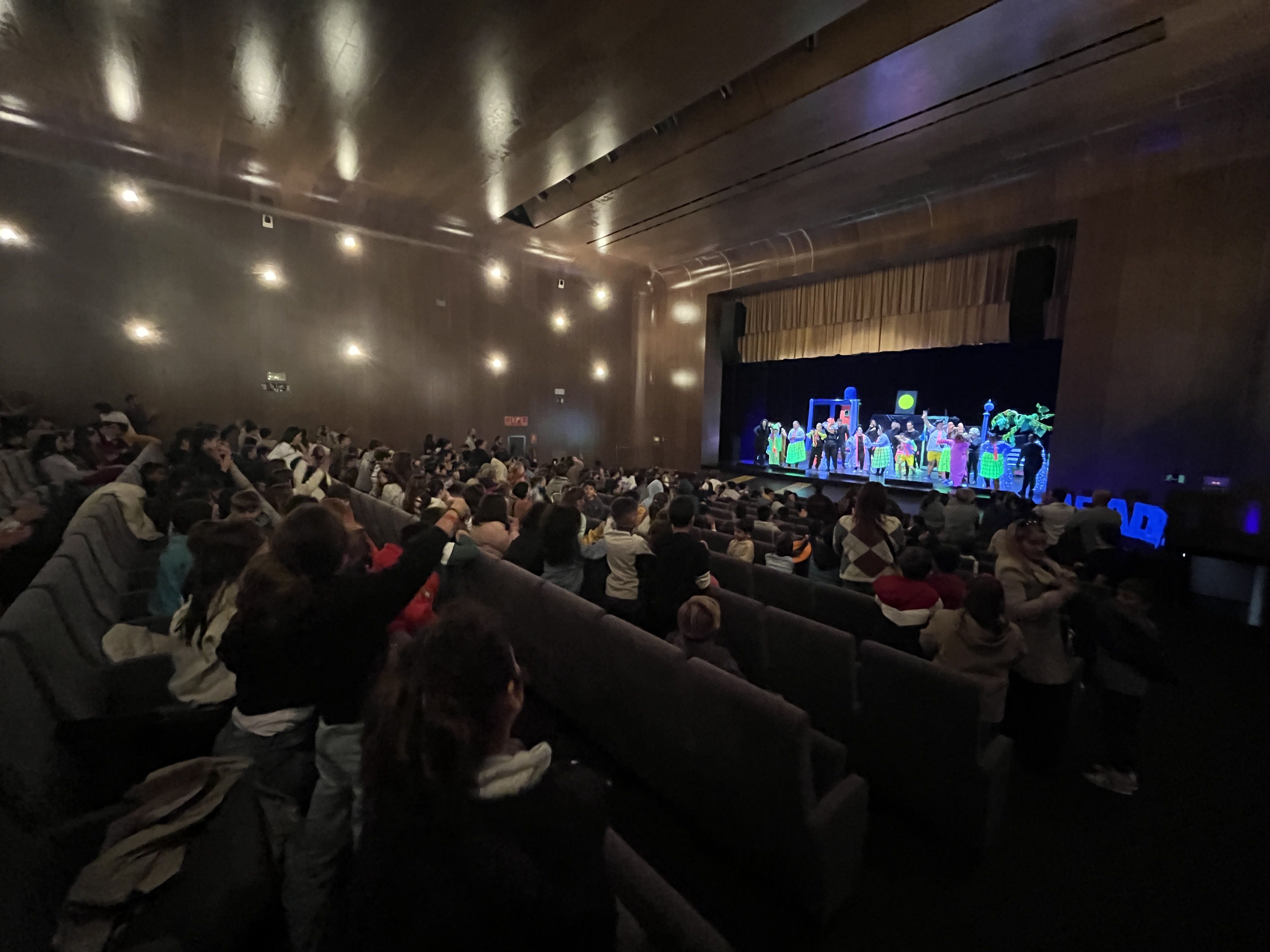 Alumnos de Algeciras toman conciencia del acoso escolar a través de una obra de Apadis Bambalinas Alumnos de Algeciras toman conciencia del acoso escolar a través de una obra de Apadis Bambalinas