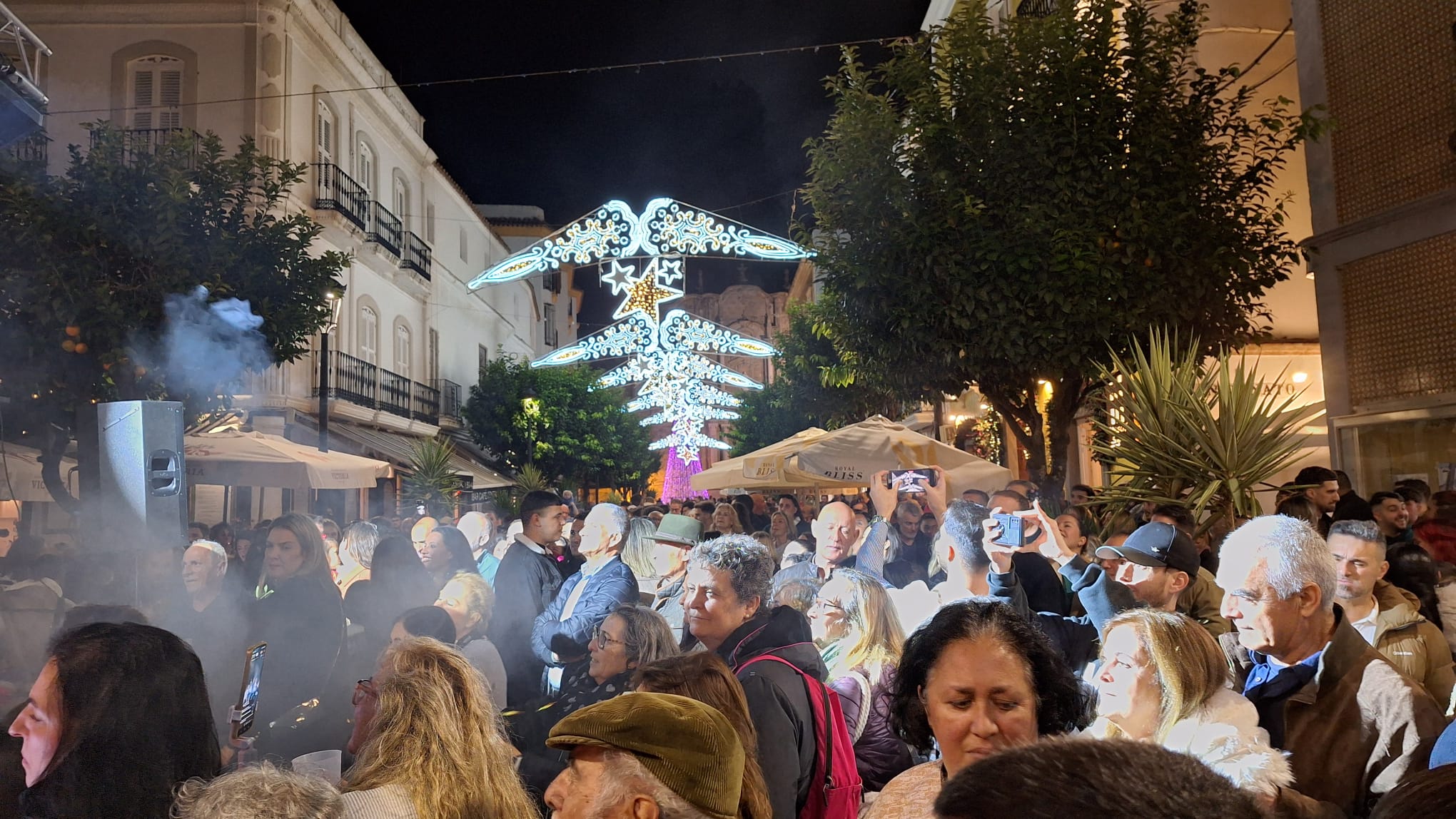 Tarifa enciende su Navidad con un multitudinario acto en la Calzada