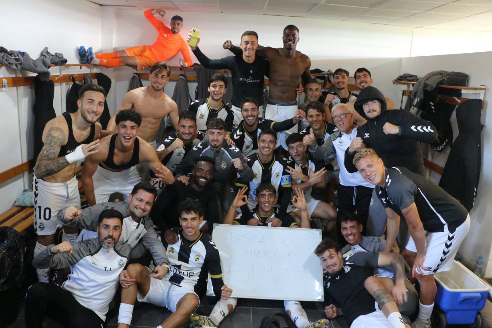 (0-4) La Balona golea al líder con un 'hat-trick' de Pepe Rincón.