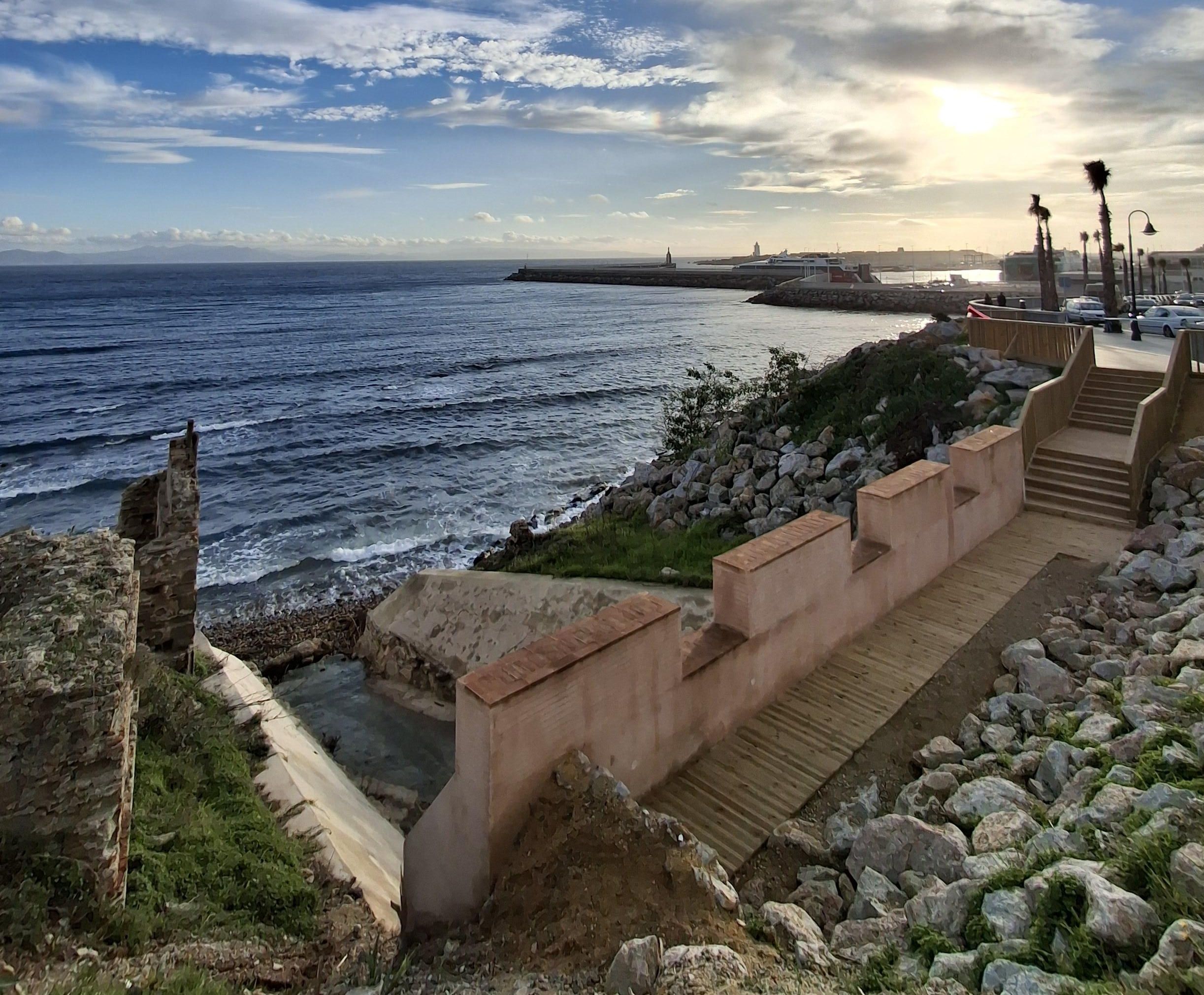 Tarifa cuenta con un nuevo mirador con vistas al Estrecho gracias a una actuación de la APBA