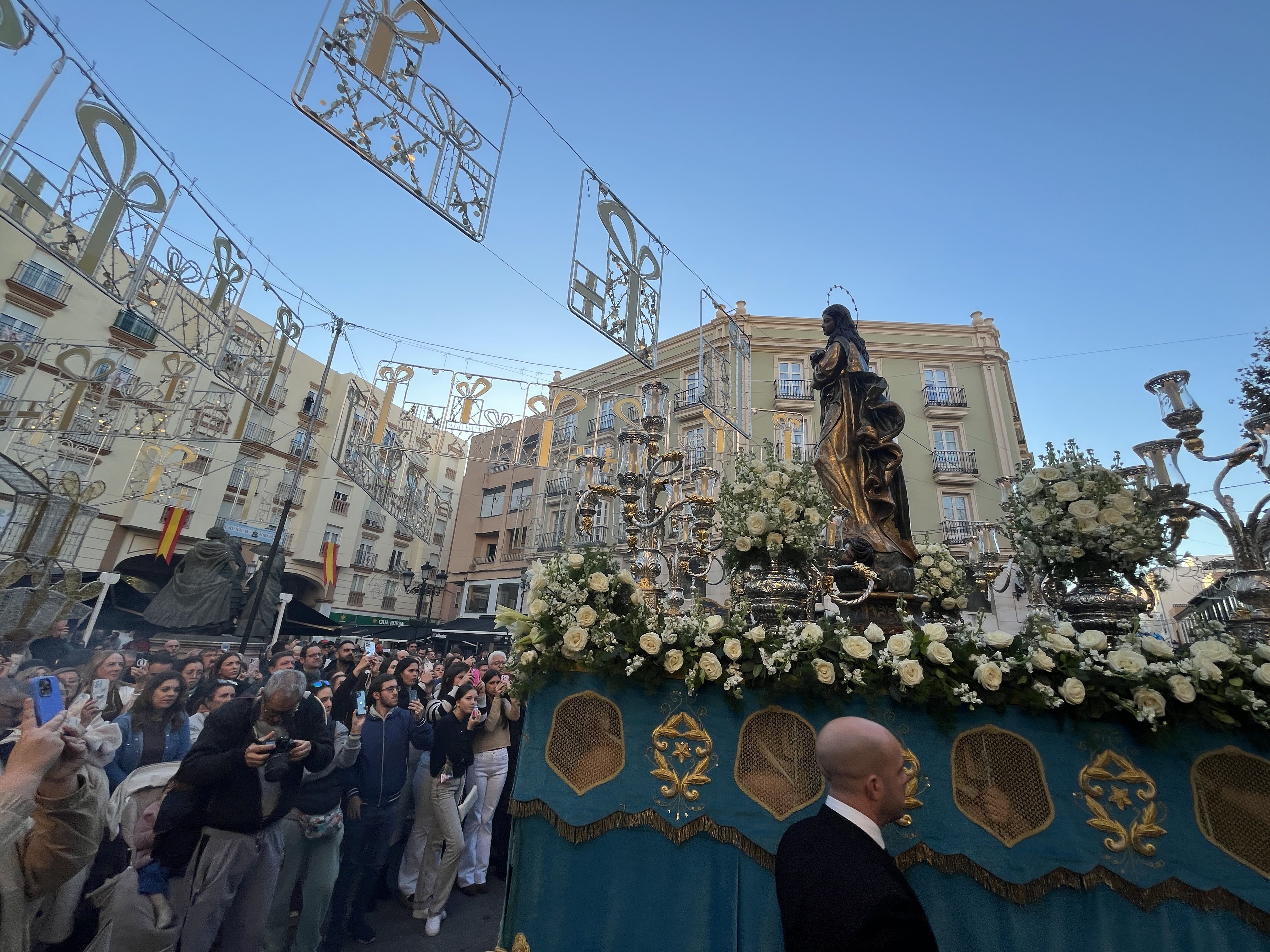 La Inmaculada Concepción se eleva con las alabanzas de La Línea La Inmaculada Concepción se eleva con las alabanzas de La Línea