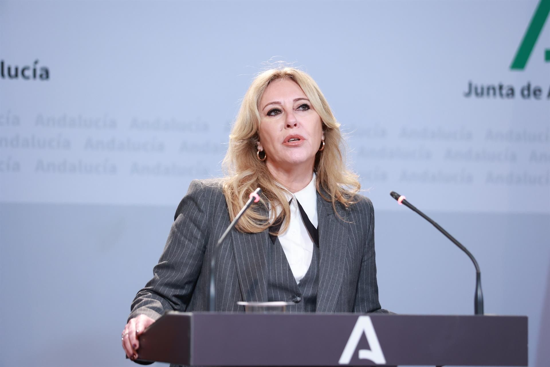 La Junta reconoce a La Línea y Tarifa por su compromiso con la educación. Foto: La consejera de Economía, Hacienda, Fondos Europeos y Diálogo Social de la Junta de Andalucía, y portavoz del Gobierno, Carolina España. - Rocío Ruz - Europa Press