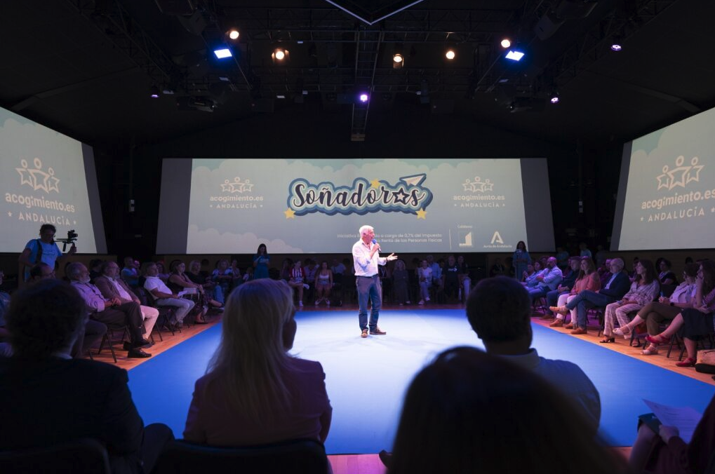 Foto de la presentación de una campaña de la Fundación Márgenes y Vínculos en Jerez.