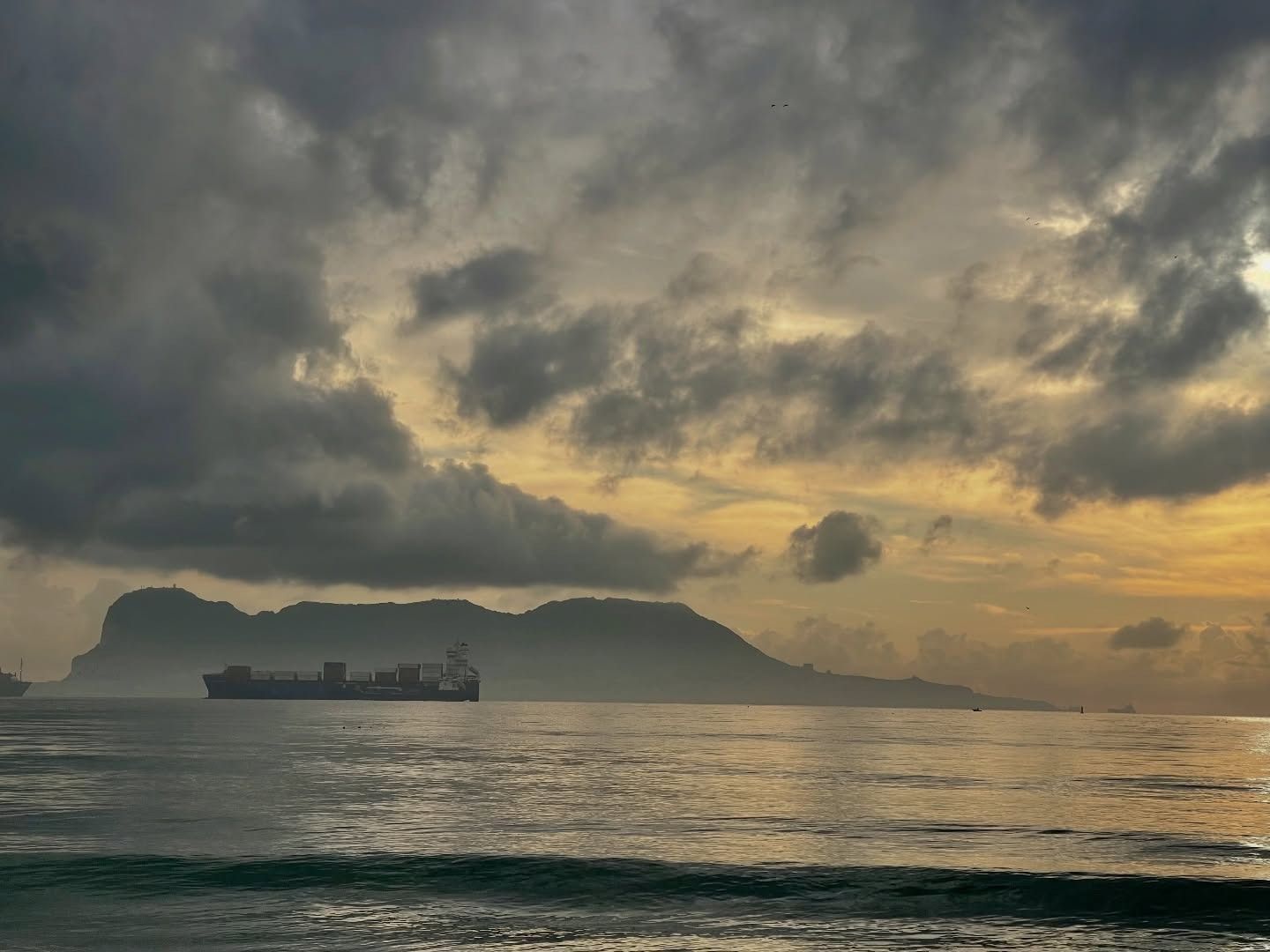 Los ayuntamientos cierran las instalaciones municipales ante el aviso naranja en el Campo de Gibraltar. Foto: S.F. / 8Directo Los ayuntamientos cierran las instalaciones municipales ante el aviso naranja en el Campo de Gibraltar. Foto: S.F. / 8Directo